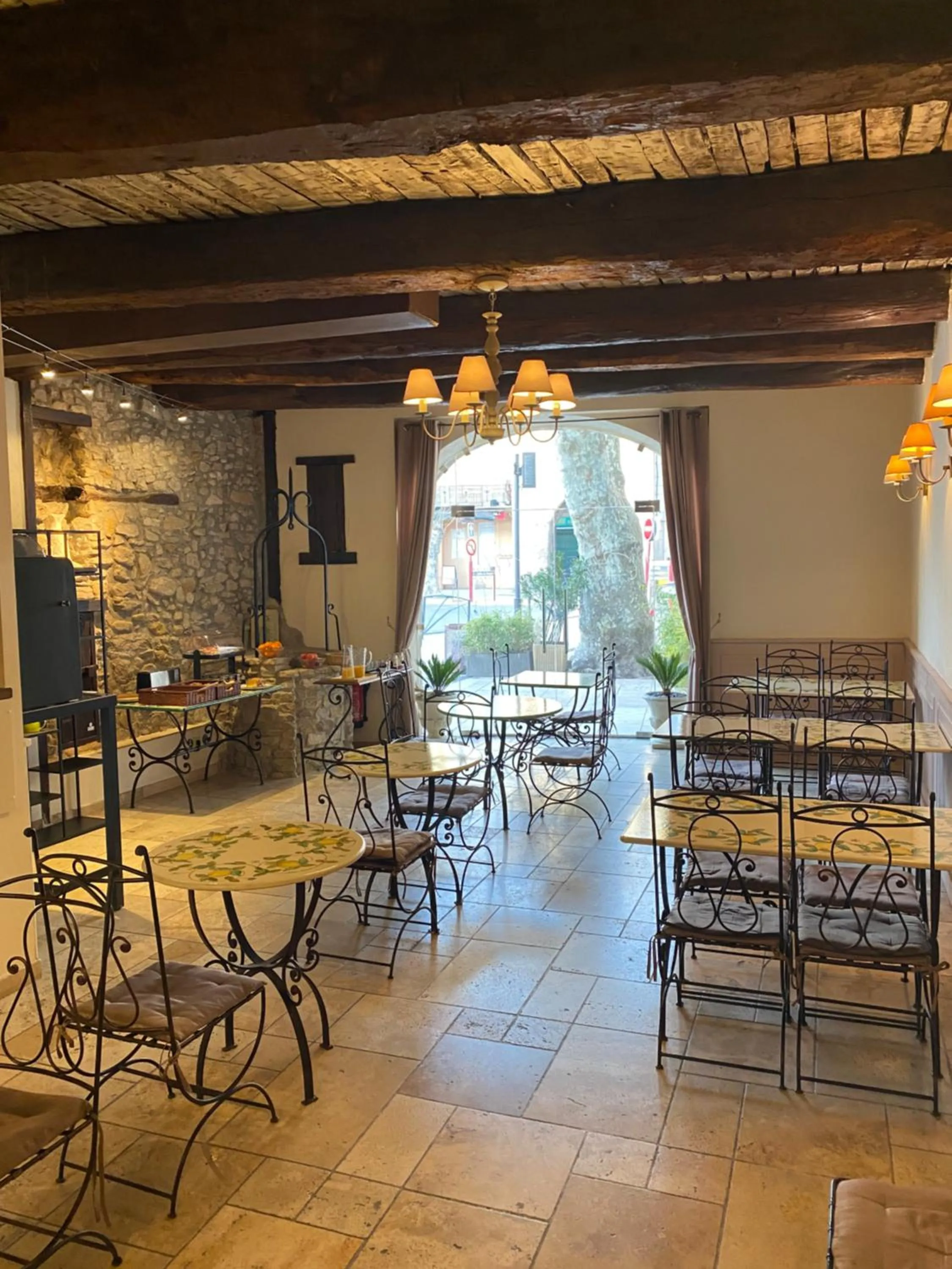 Meeting/conference room in Logis Hôtel la Vallée de l'Arc