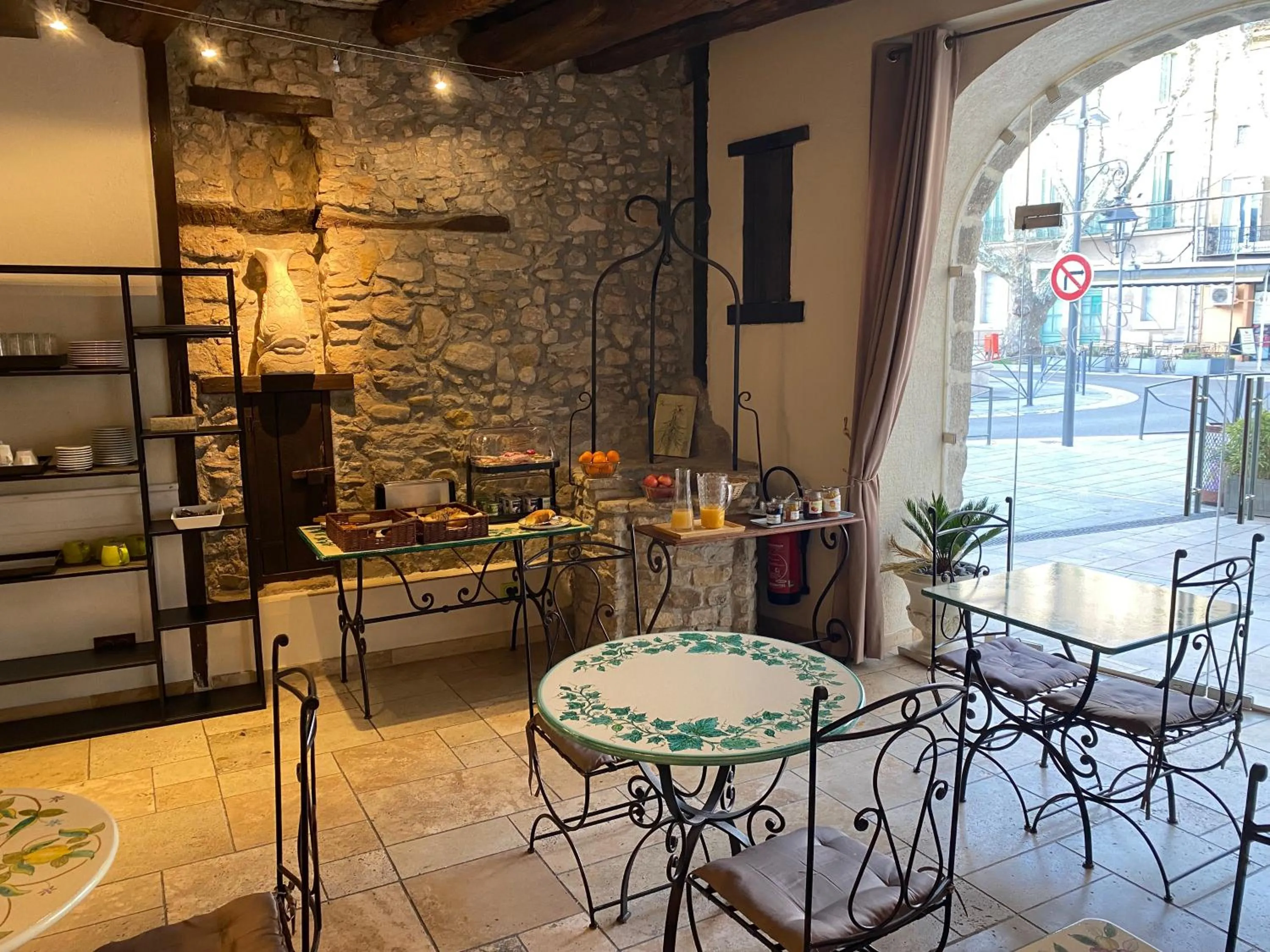 Meeting/conference room in Logis Hôtel la Vallée de l'Arc