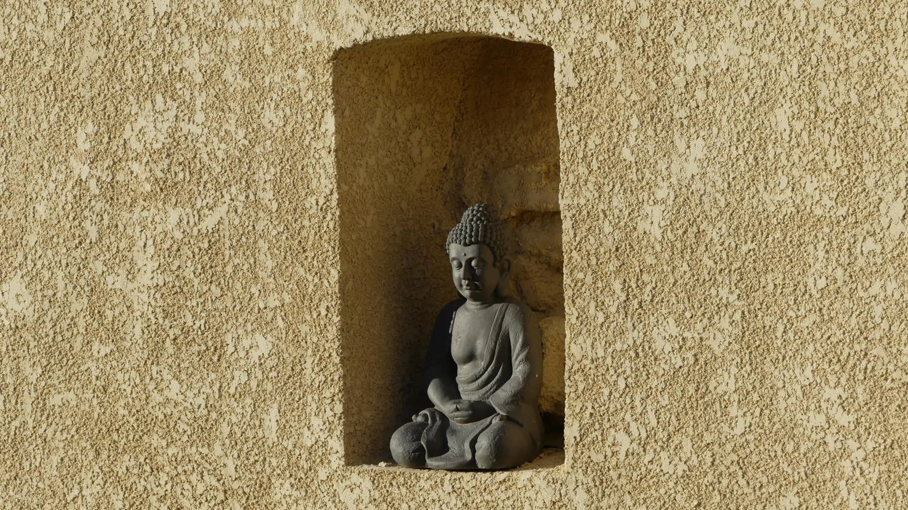 Decorative detail in Logis Hôtel la Vallée de l'Arc