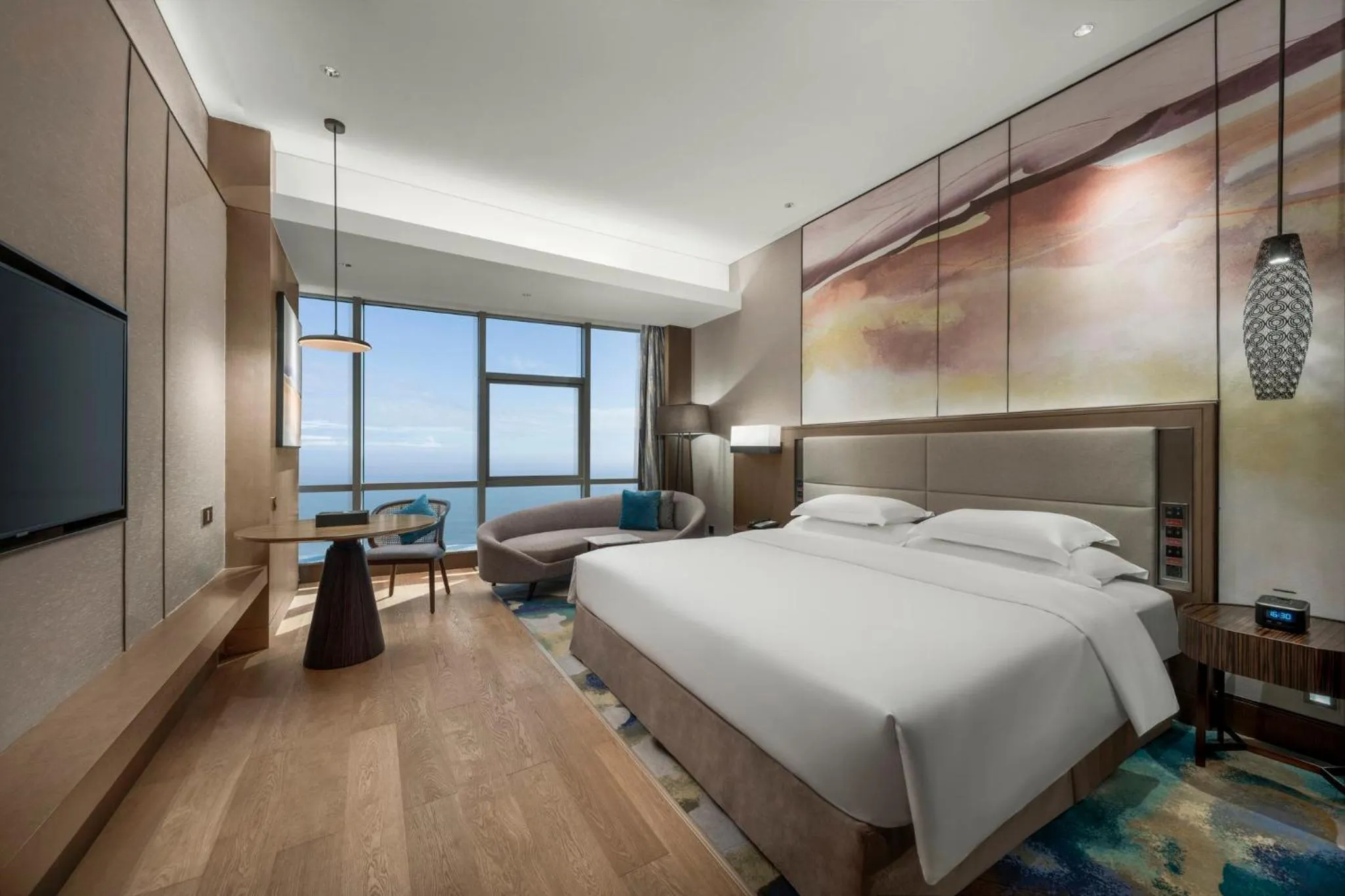 Photo of the whole room, Bed in Crowne Plaza Beihai Silver Beach by IHG