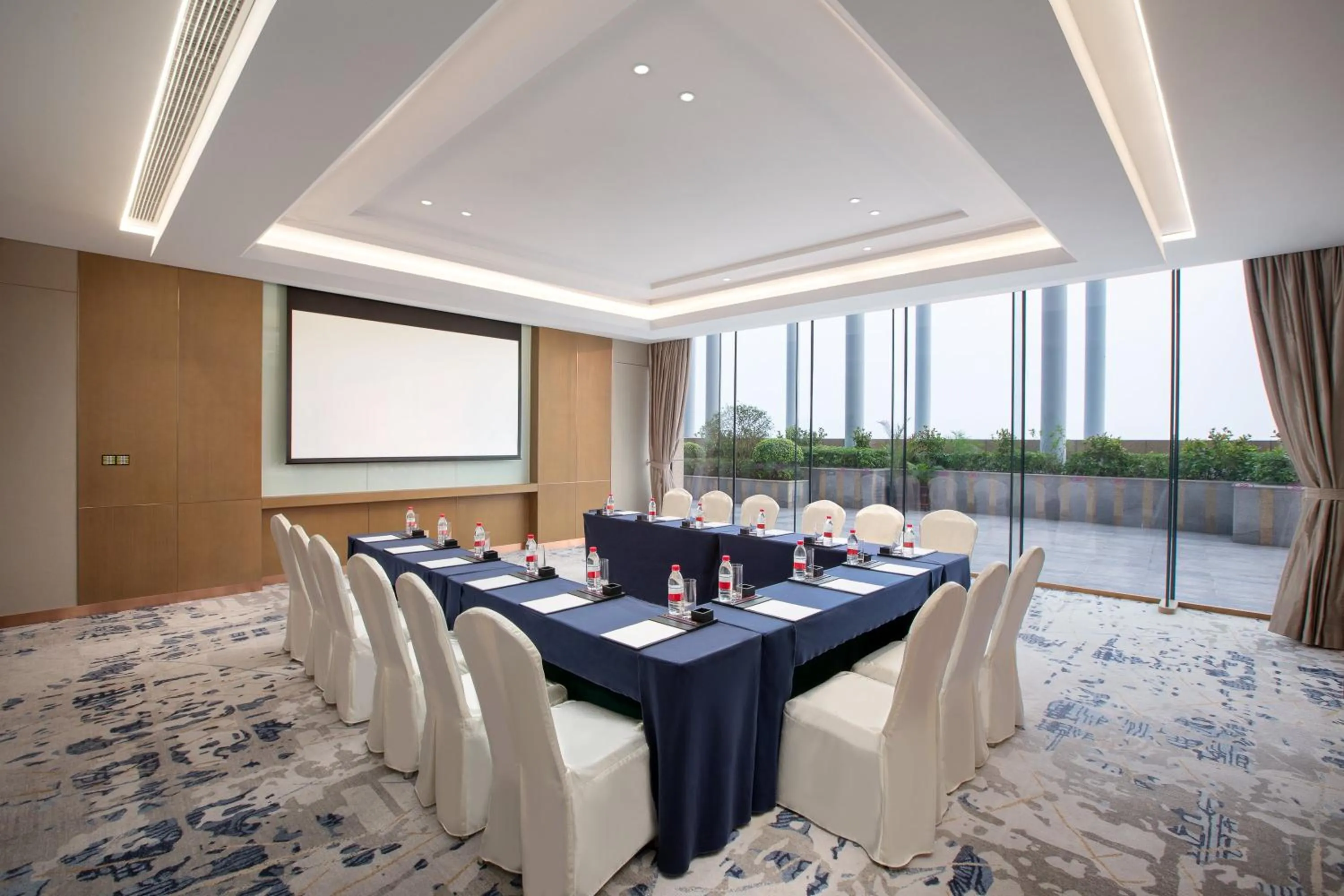 Meeting/conference room in Crowne Plaza Beihai Silver Beach by IHG