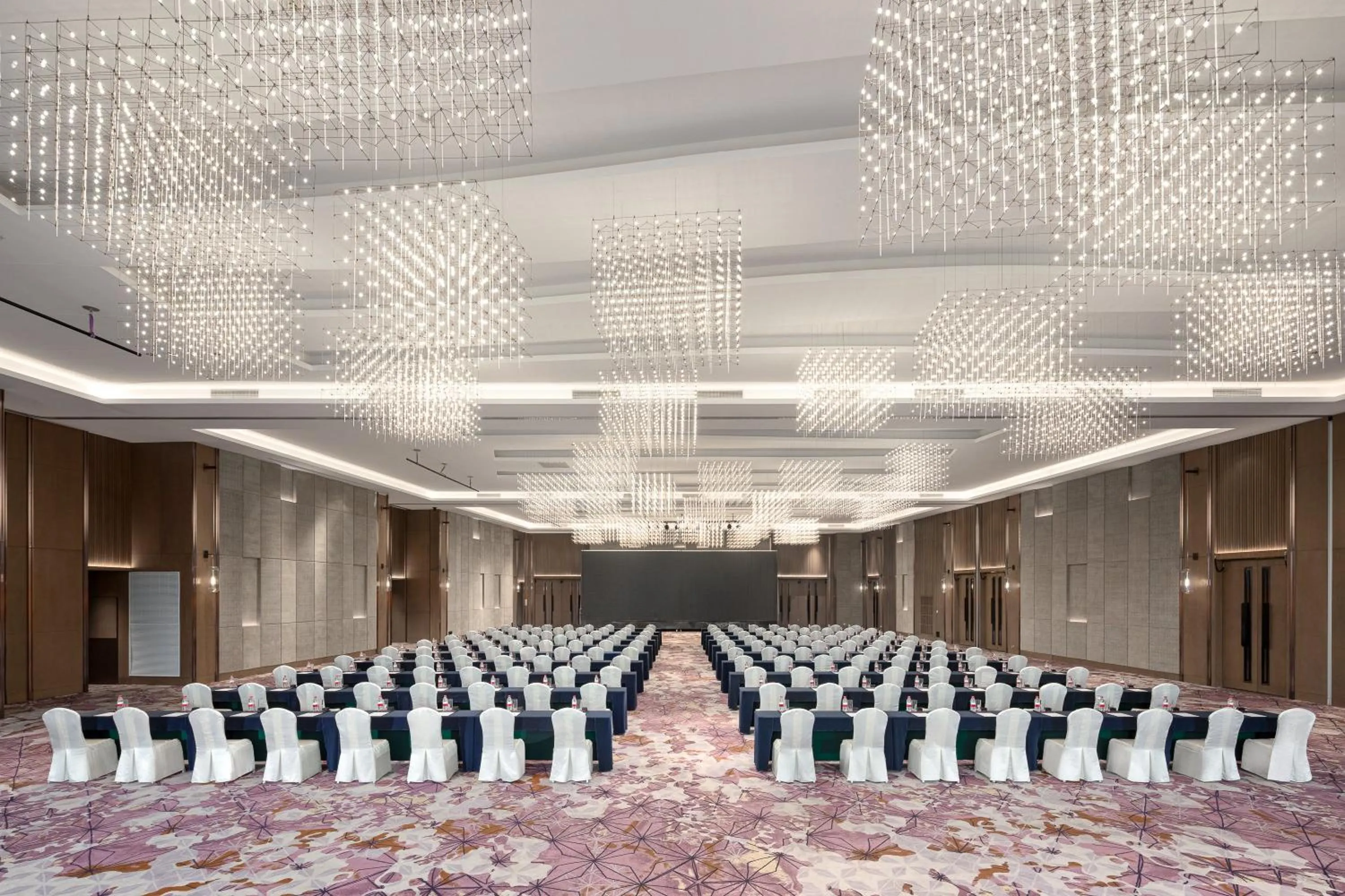 Lobby or reception in Crowne Plaza Beihai Silver Beach by IHG