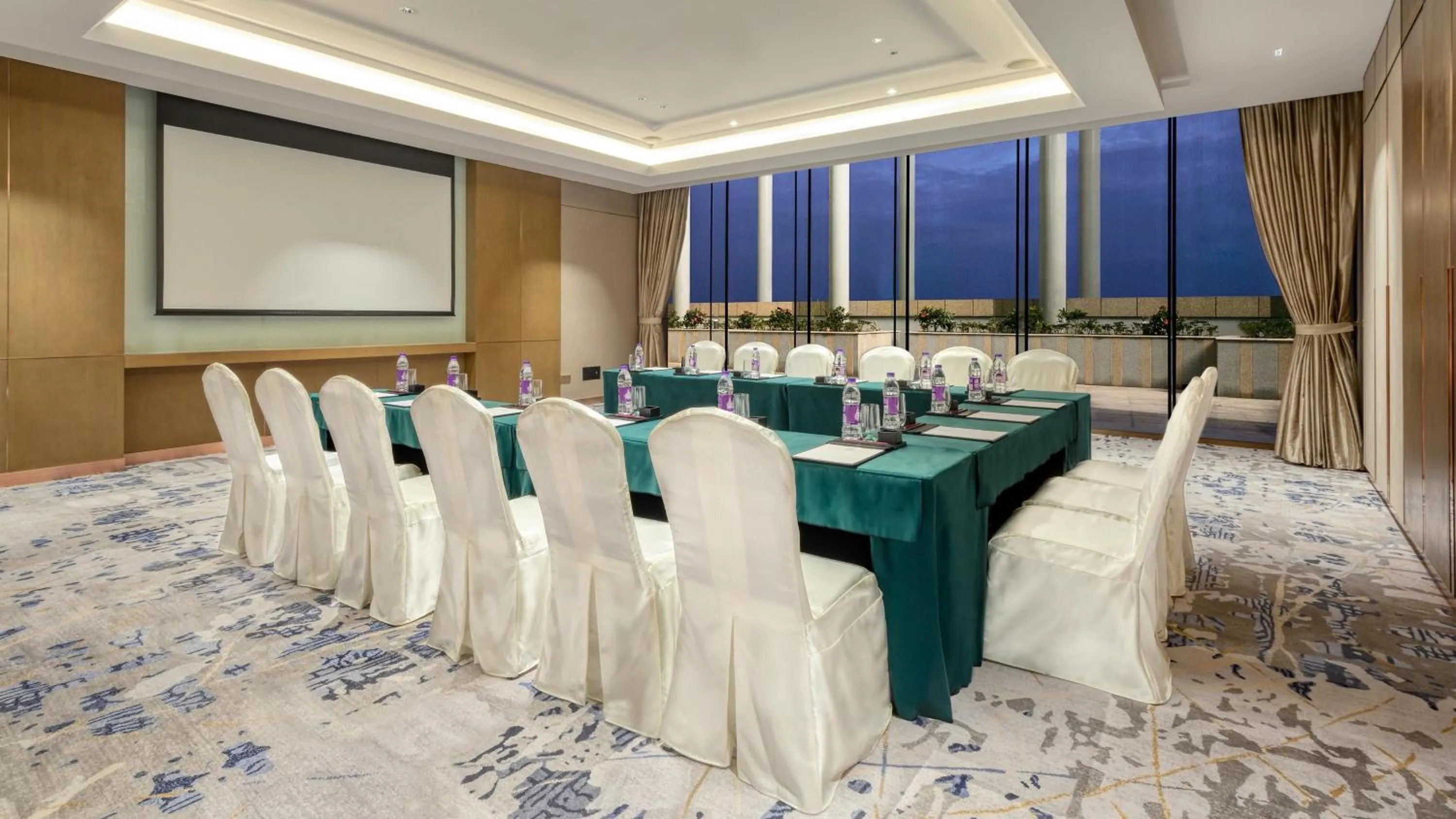 Meeting/conference room in Crowne Plaza Beihai Silver Beach by IHG