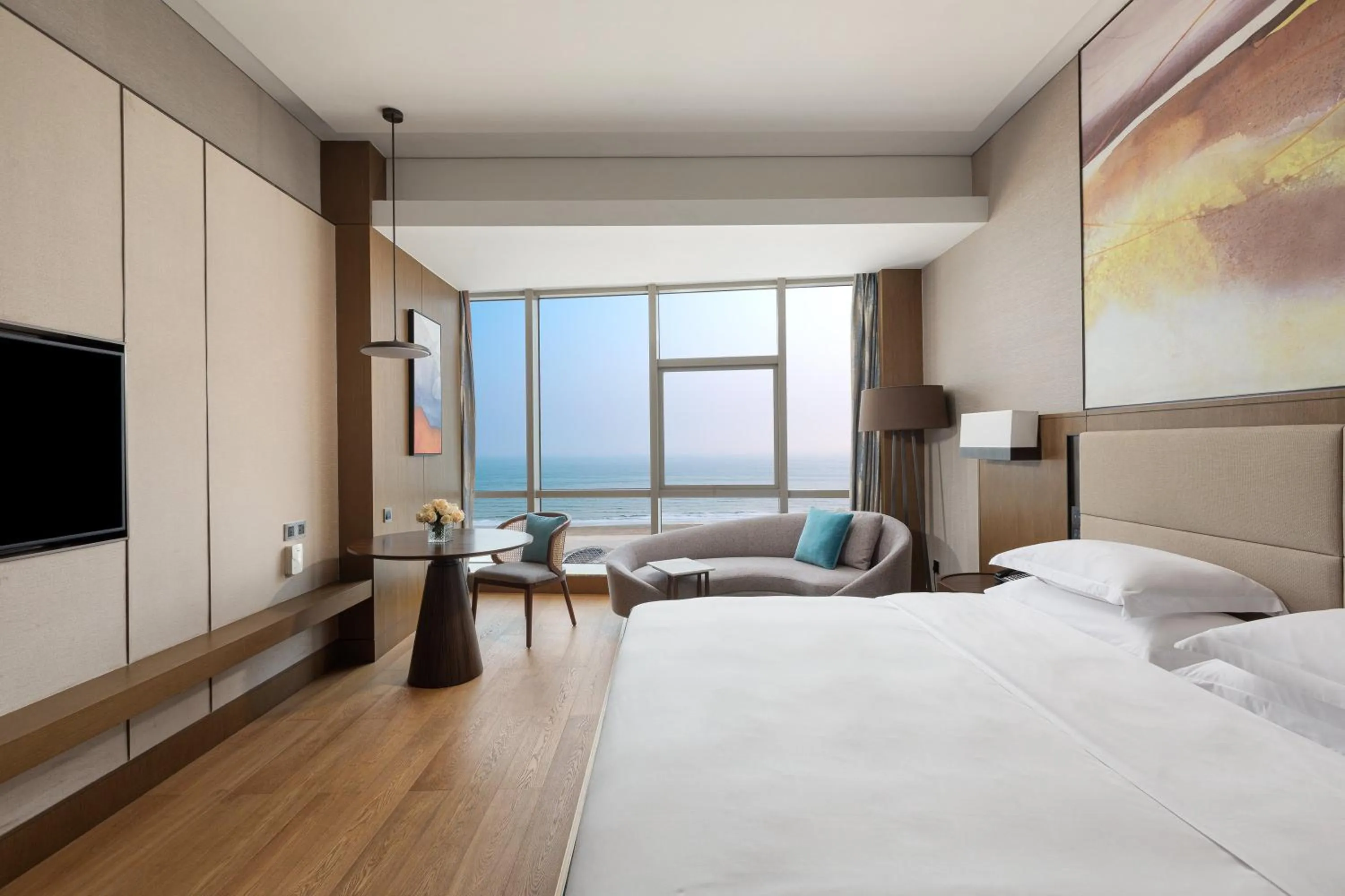 Photo of the whole room, Bed in Crowne Plaza Beihai Silver Beach by IHG