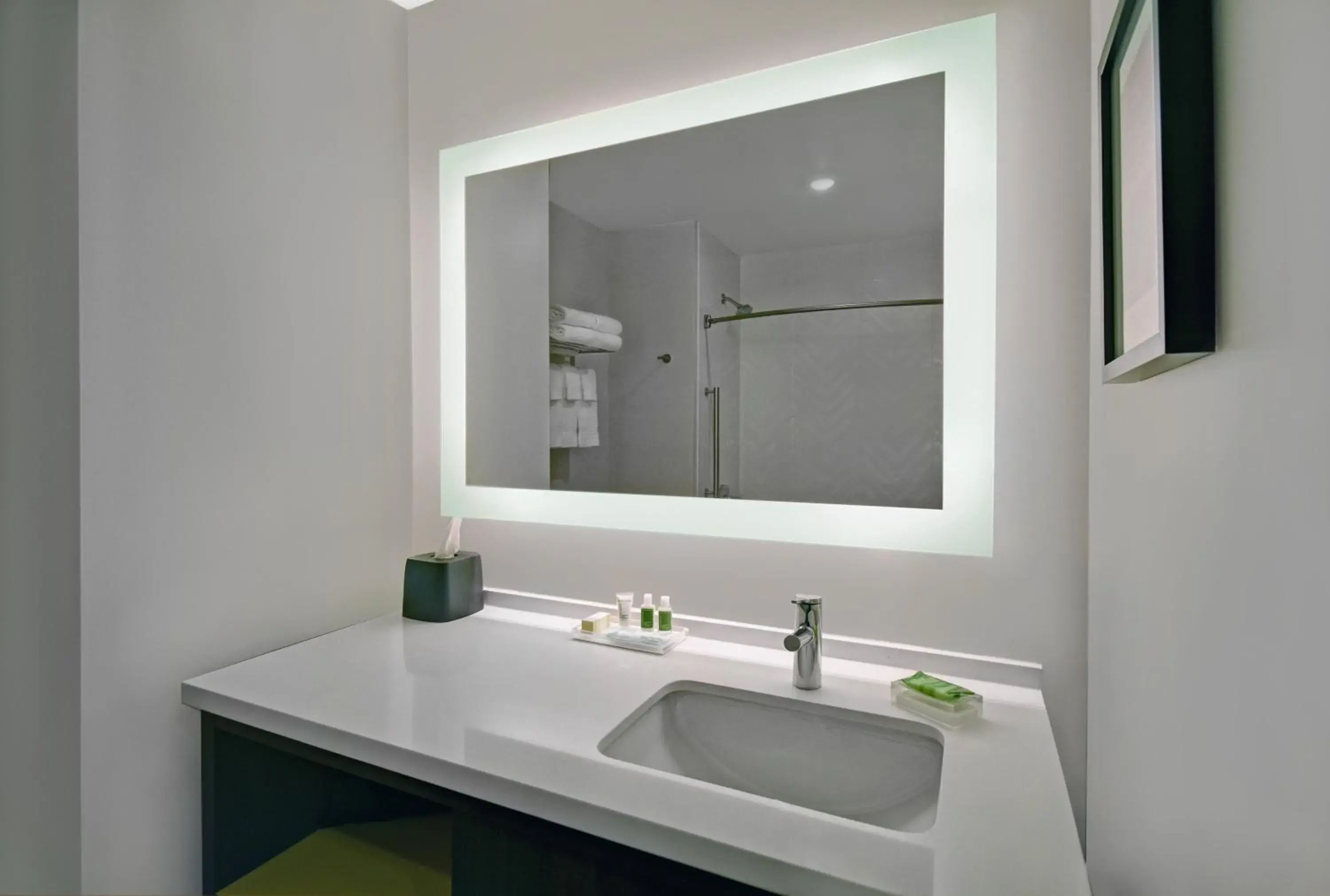 Standard Room with Two Queen Beds in Holiday Inn Grand Rapids North - Walker by IHG Standard Room with Two Queen Beds in Holiday Inn Grand Rapids North - Walker by IHG