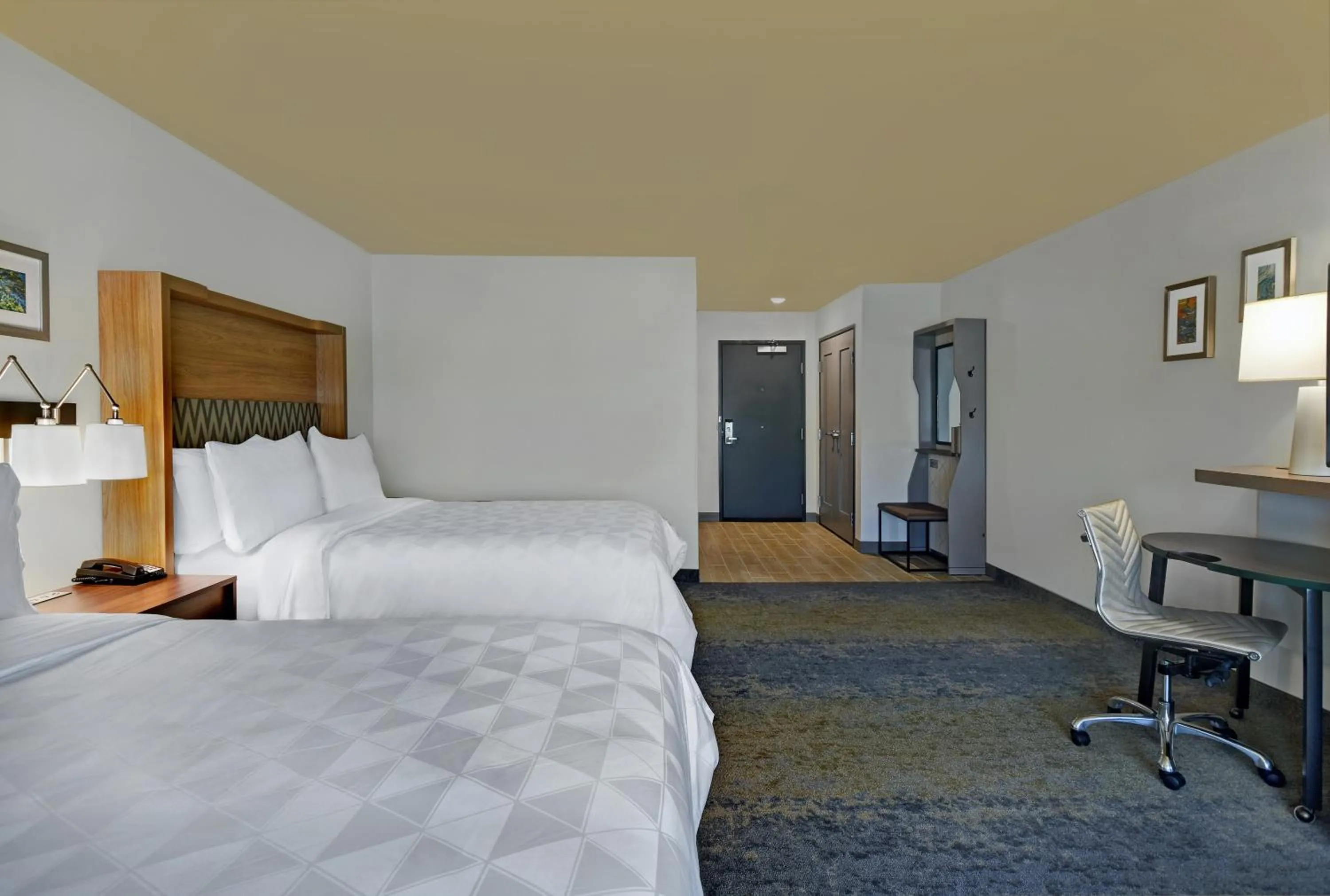 Photo of the whole room, Bed in Holiday Inn Grand Rapids North - Walker by IHG