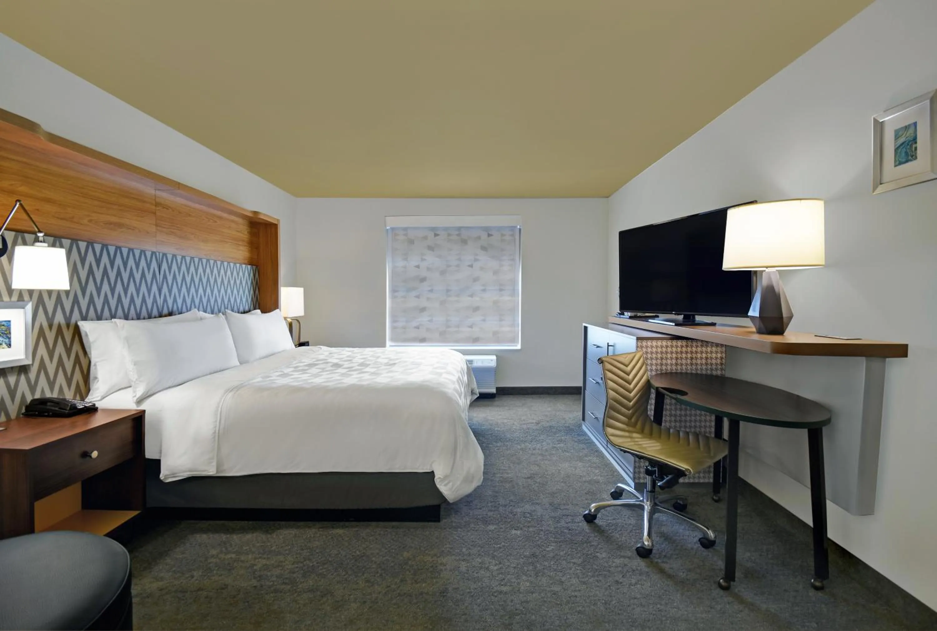 Photo of the whole room, Bed in Holiday Inn Grand Rapids North - Walker by IHG