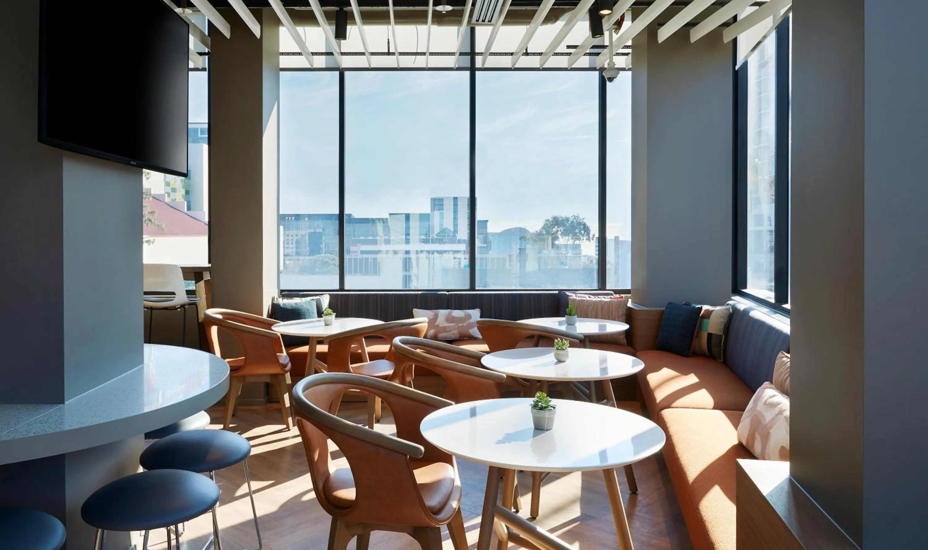 Restaurant/places to eat in Holiday Inn Express Sydney Airport by IHG