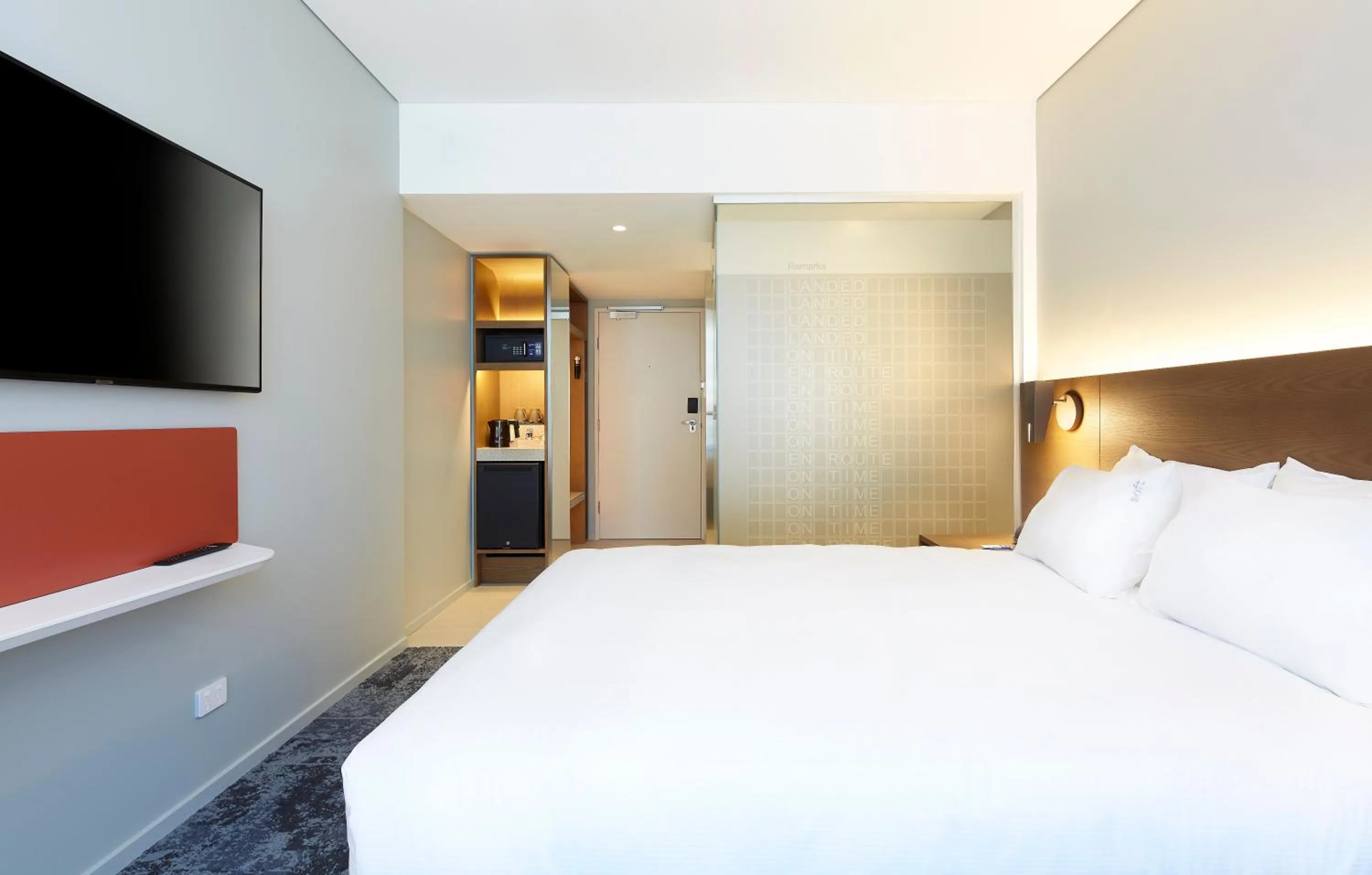 Photo of the whole room, Bed in Holiday Inn Express Sydney Airport by IHG