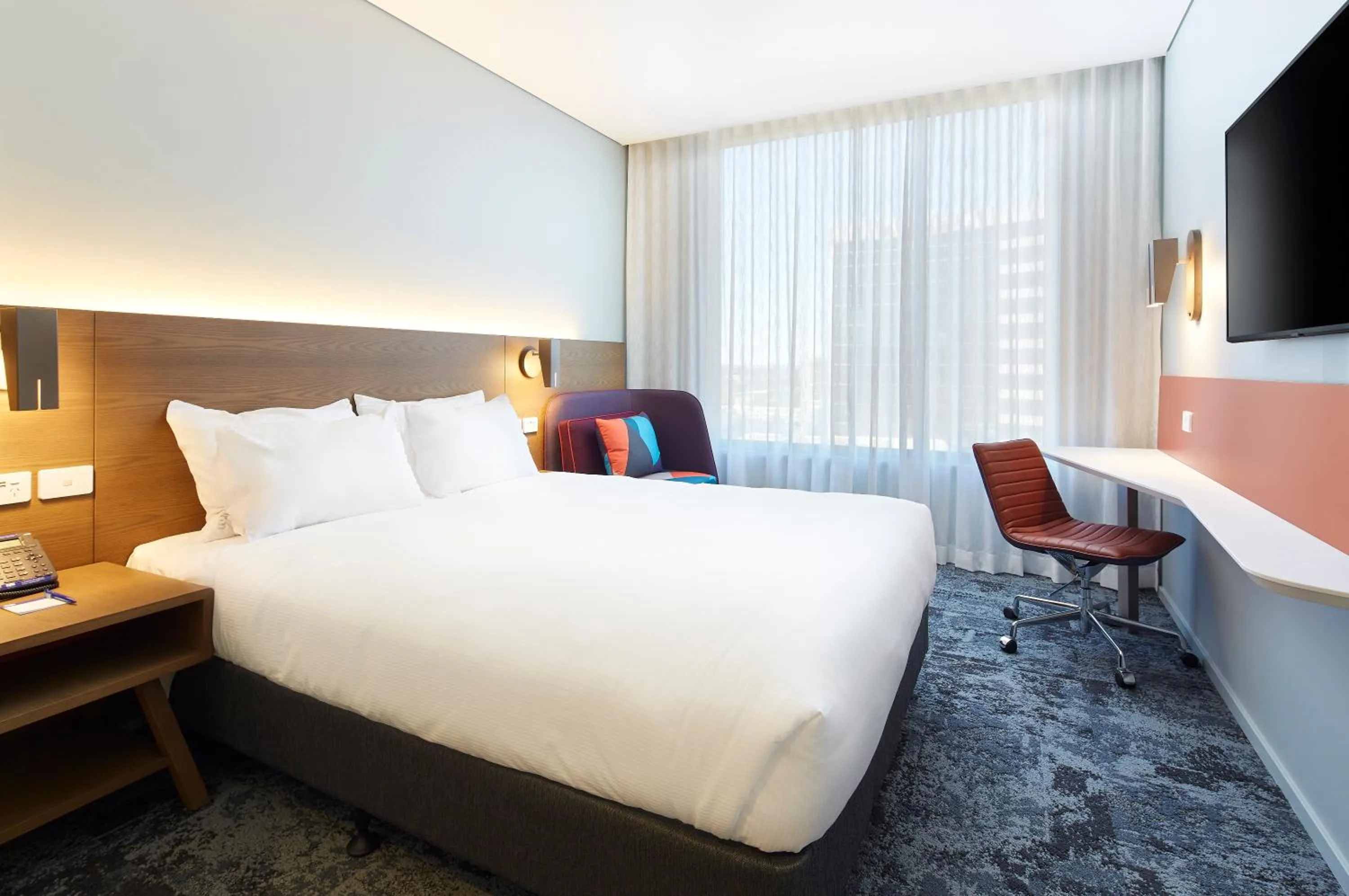 Photo of the whole room, Bed in Holiday Inn Express Sydney Airport by IHG