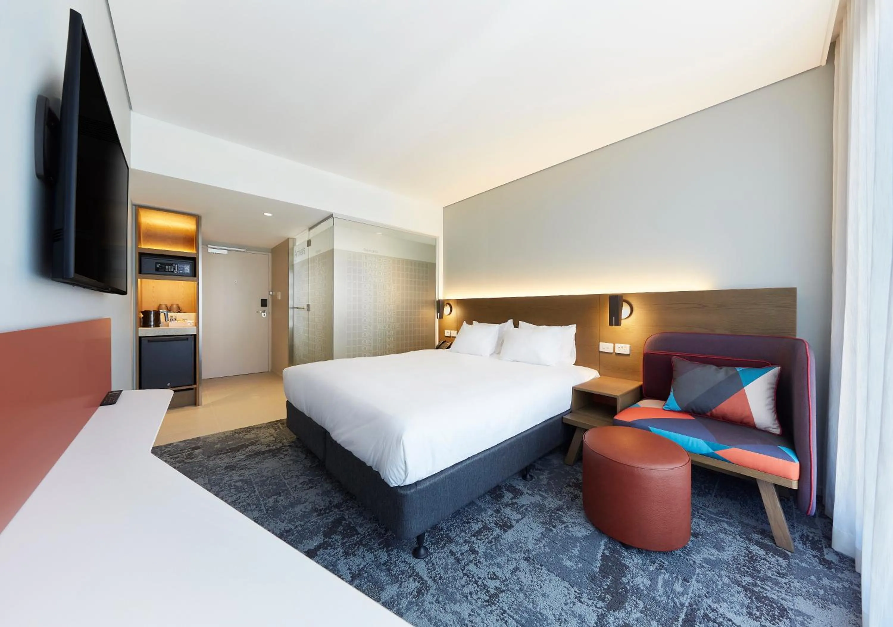 Photo of the whole room, Bed in Holiday Inn Express Sydney Airport by IHG