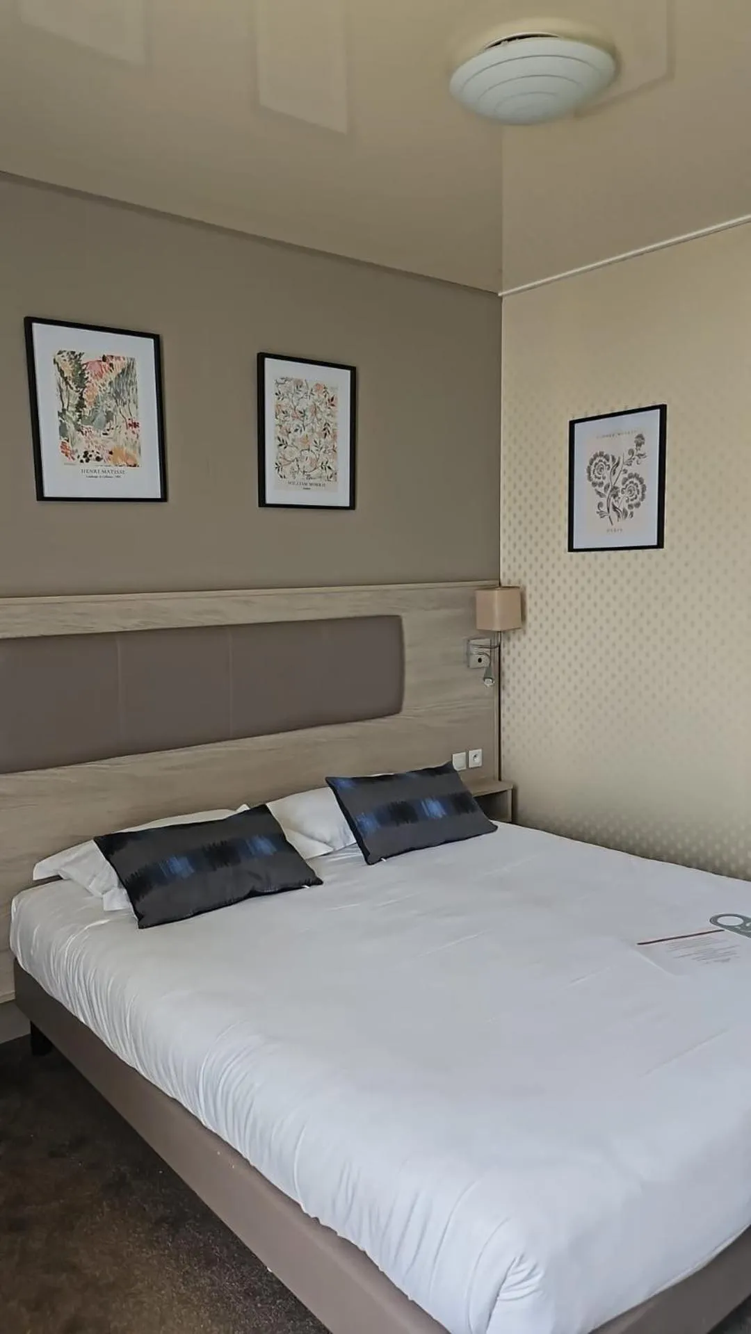 Photo of the whole room, Bed in Cit'Hotel le Challonge