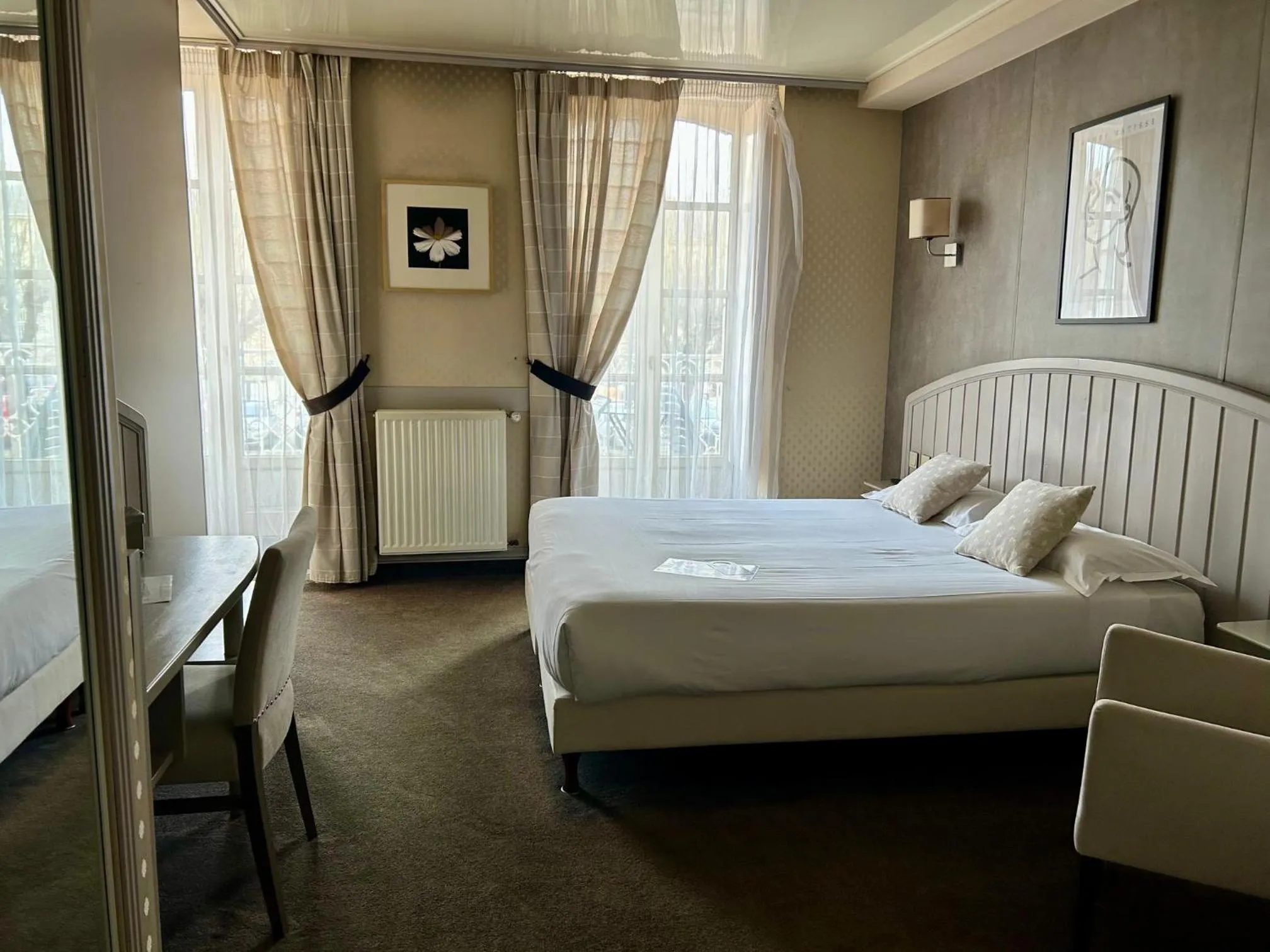 Bedroom, Bed in Cit'Hotel le Challonge