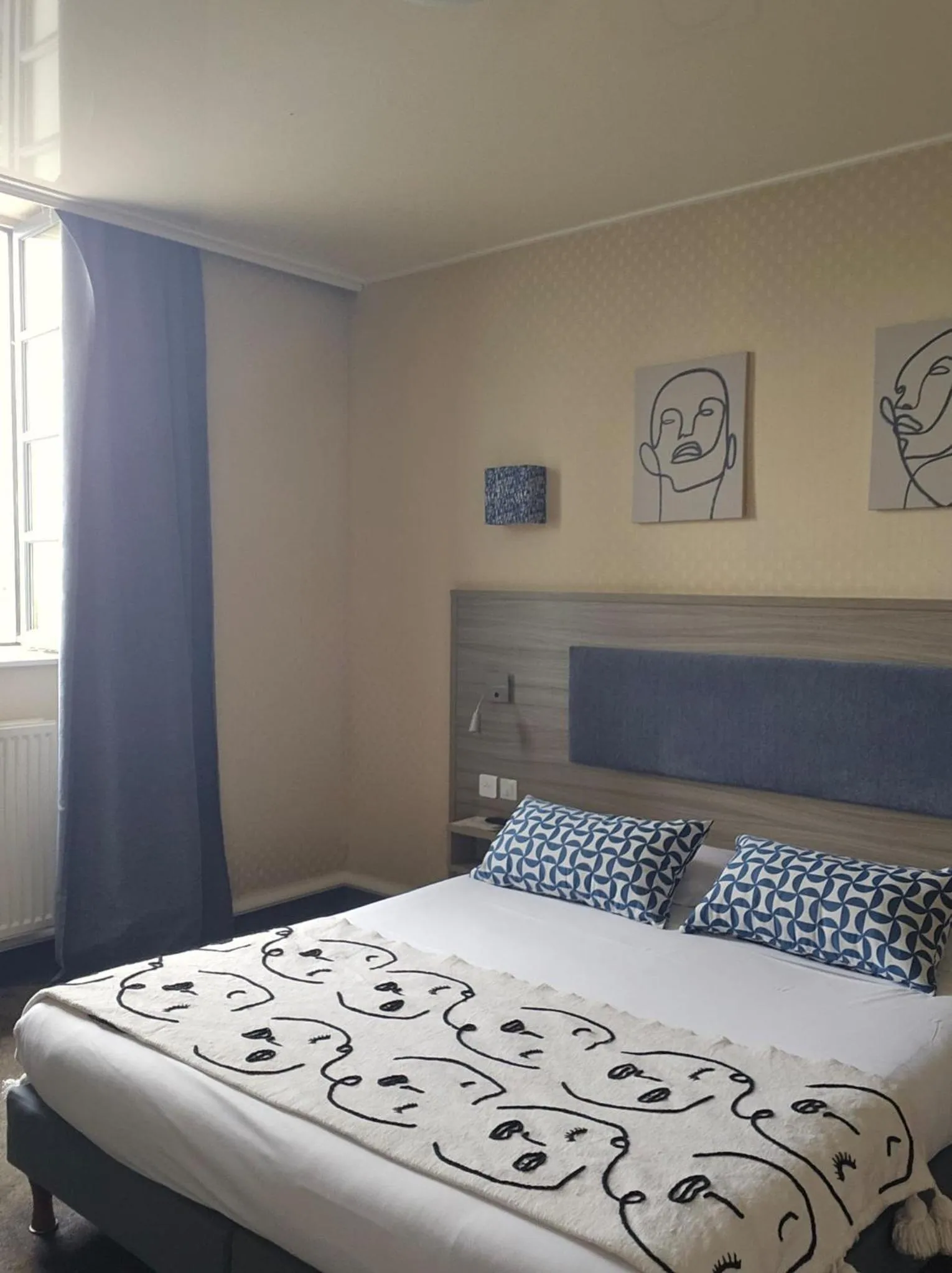 Photo of the whole room, Bed in Cit'Hotel le Challonge