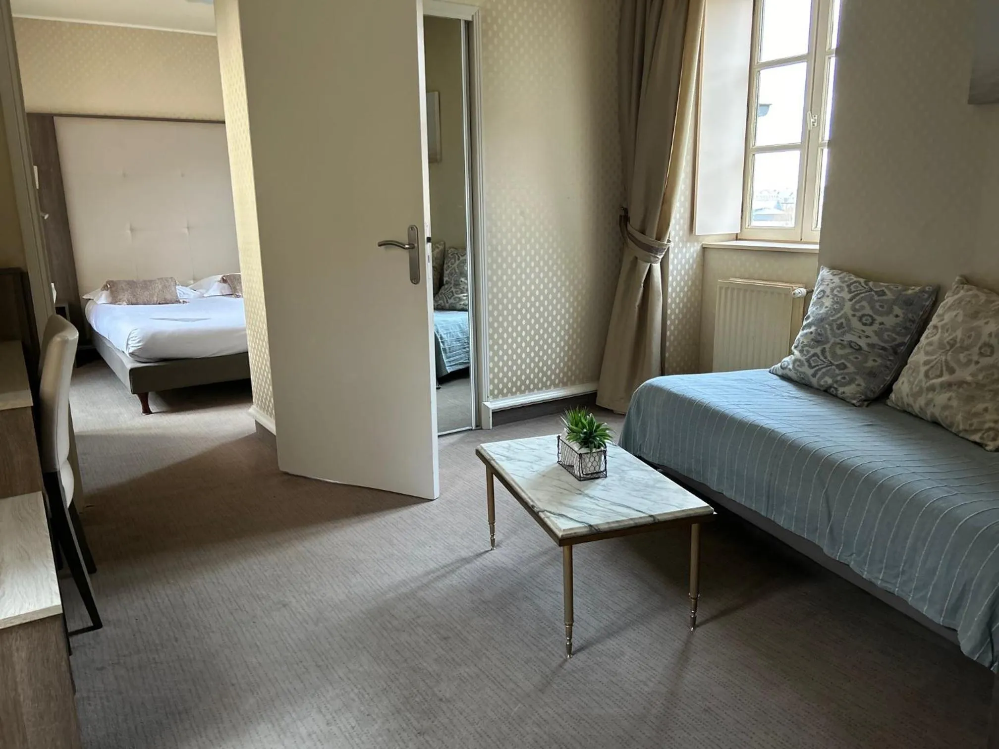 Garden view, Bed in Cit'Hotel le Challonge