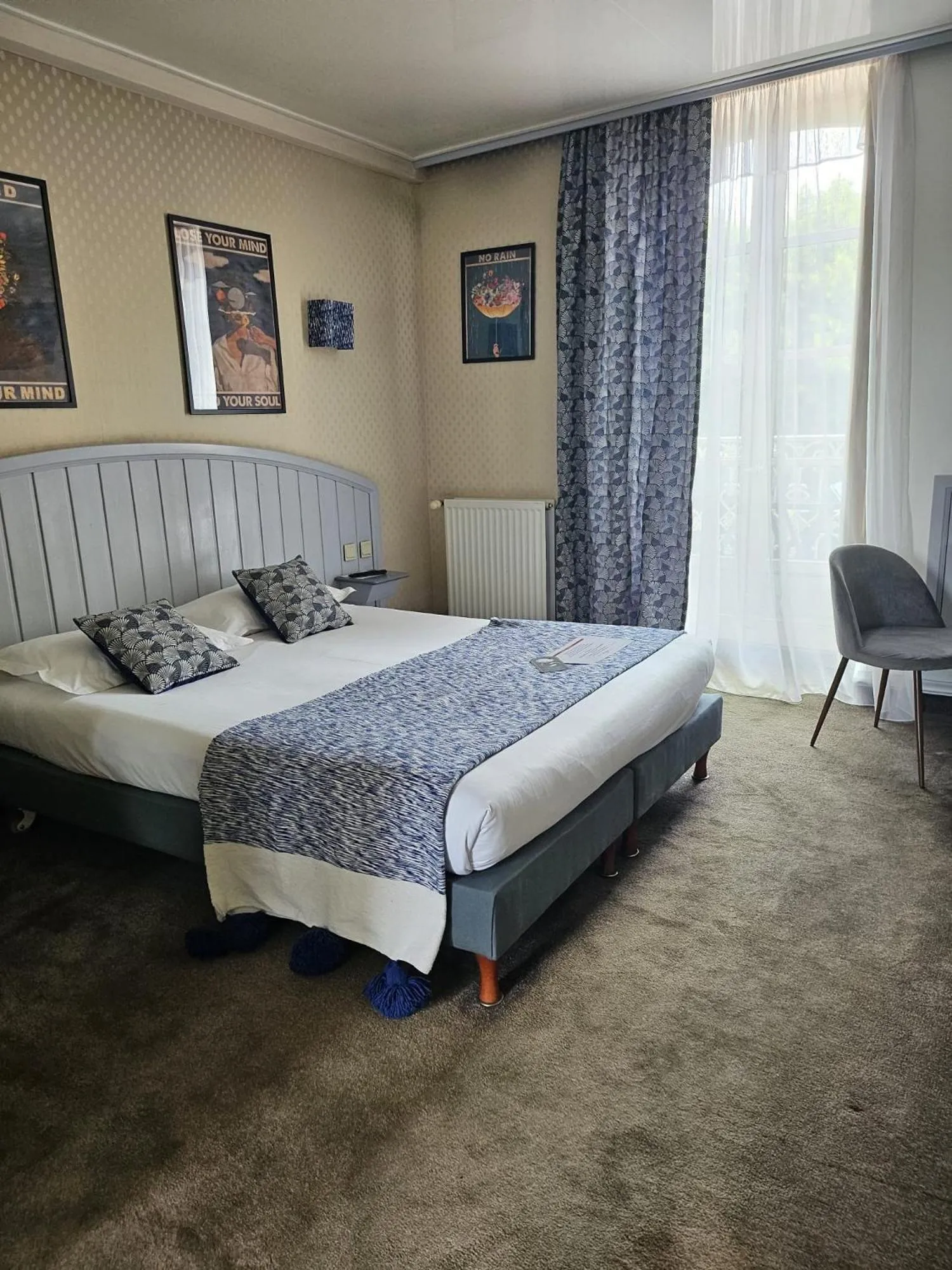 Photo of the whole room, Bed in Cit'Hotel le Challonge