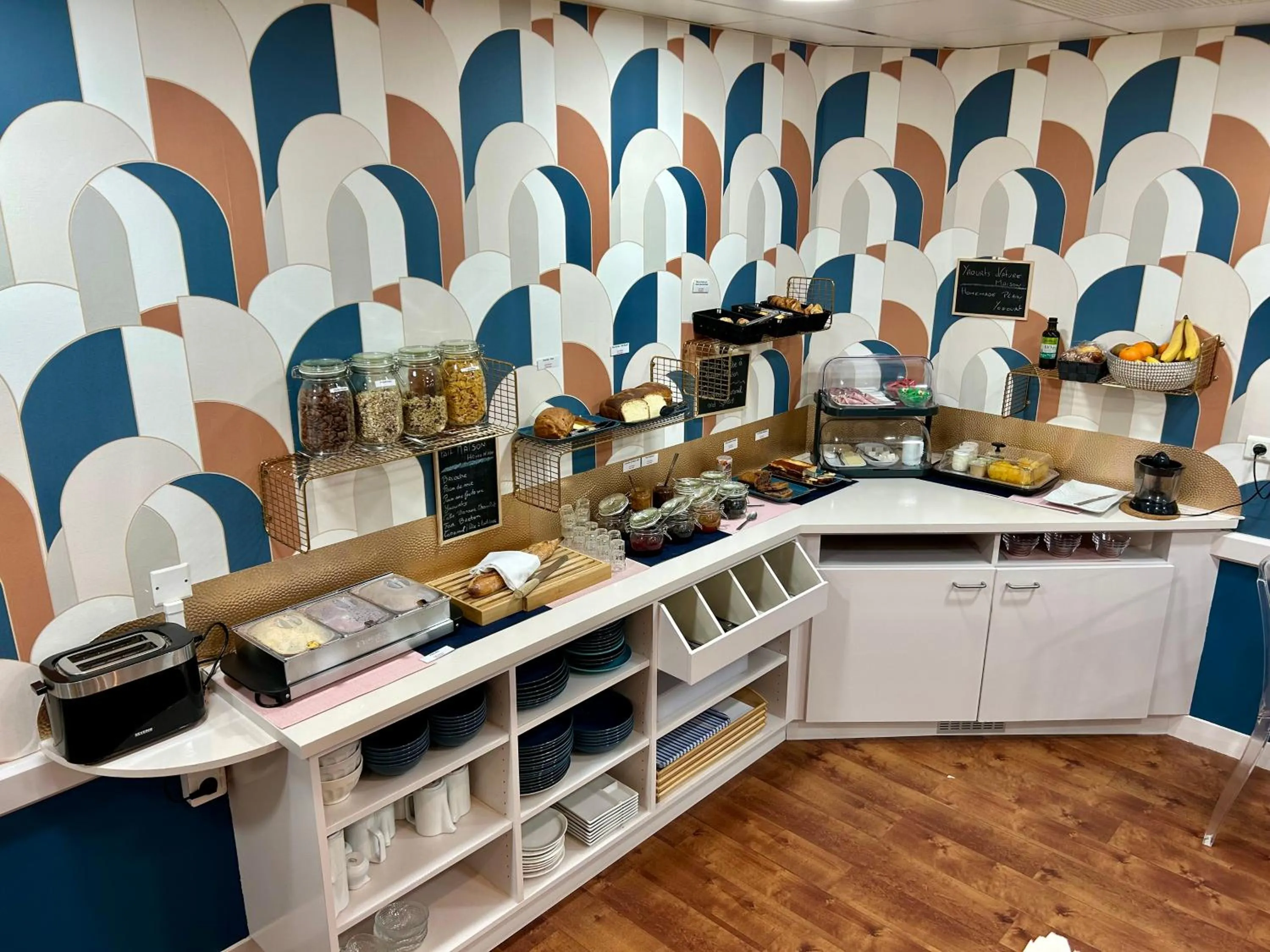 Food and drinks in Cit'Hotel le Challonge