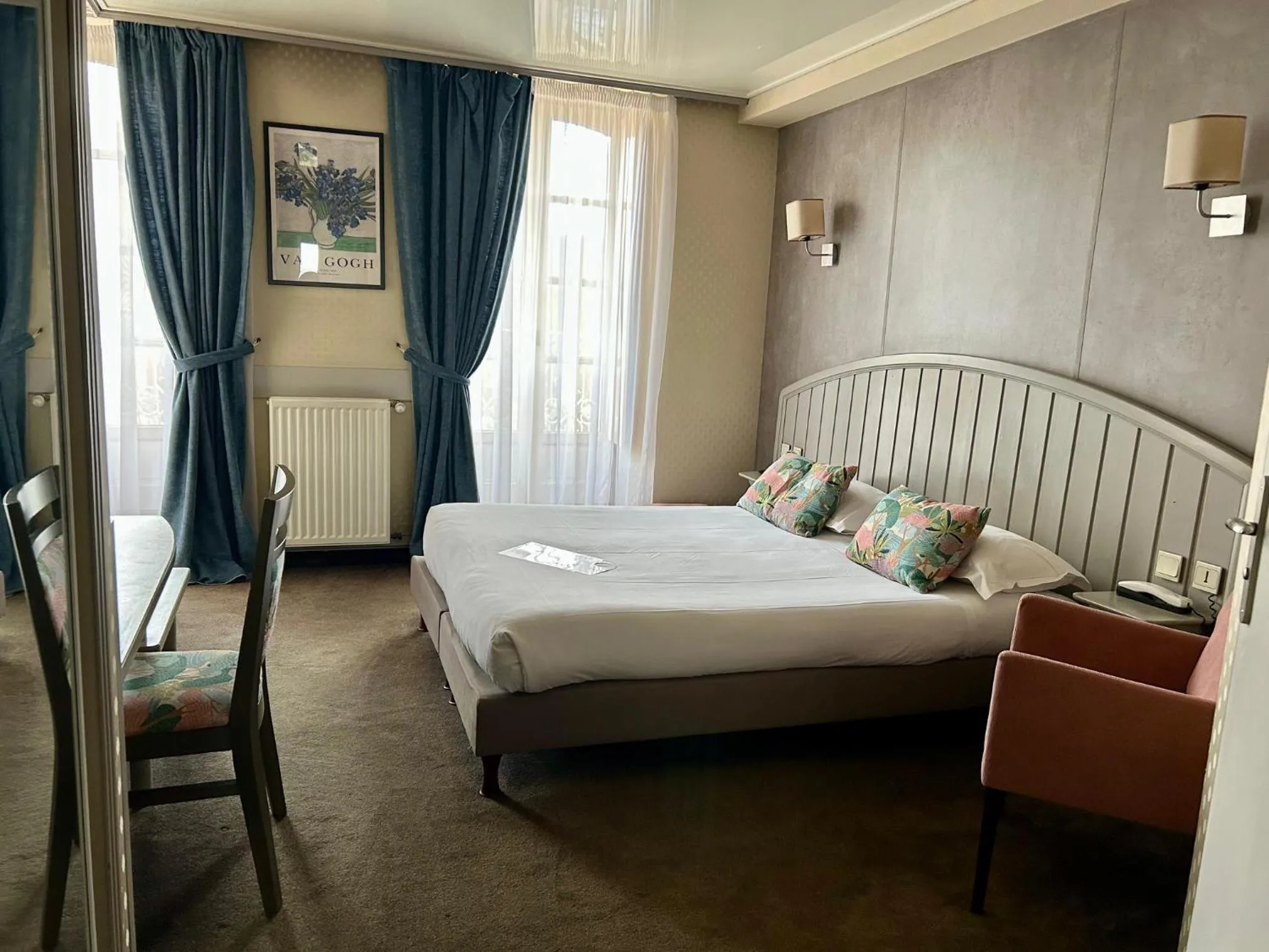 Bedroom, Bed in Cit'Hotel le Challonge