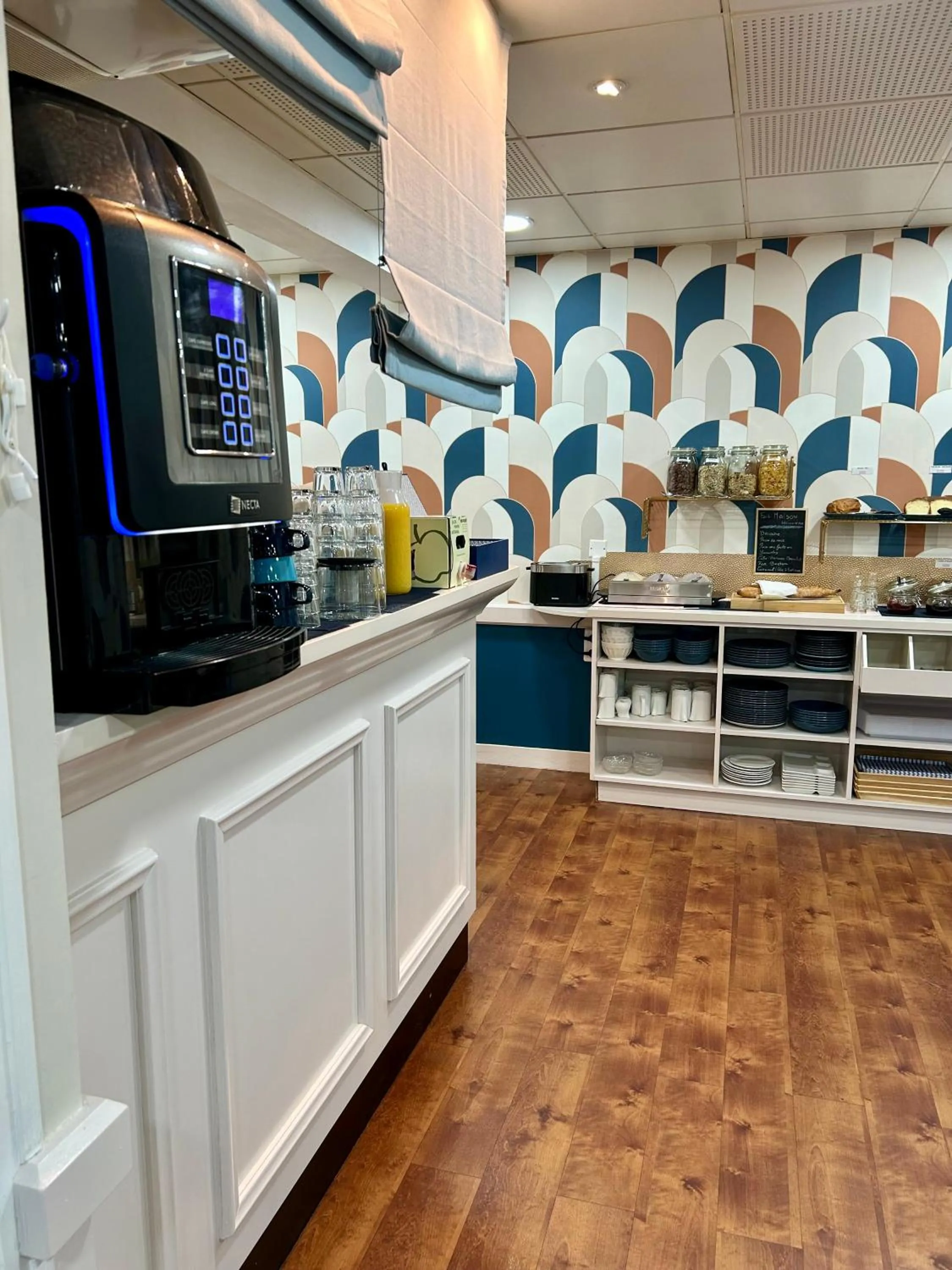 Breakfast in Cit'Hotel le Challonge