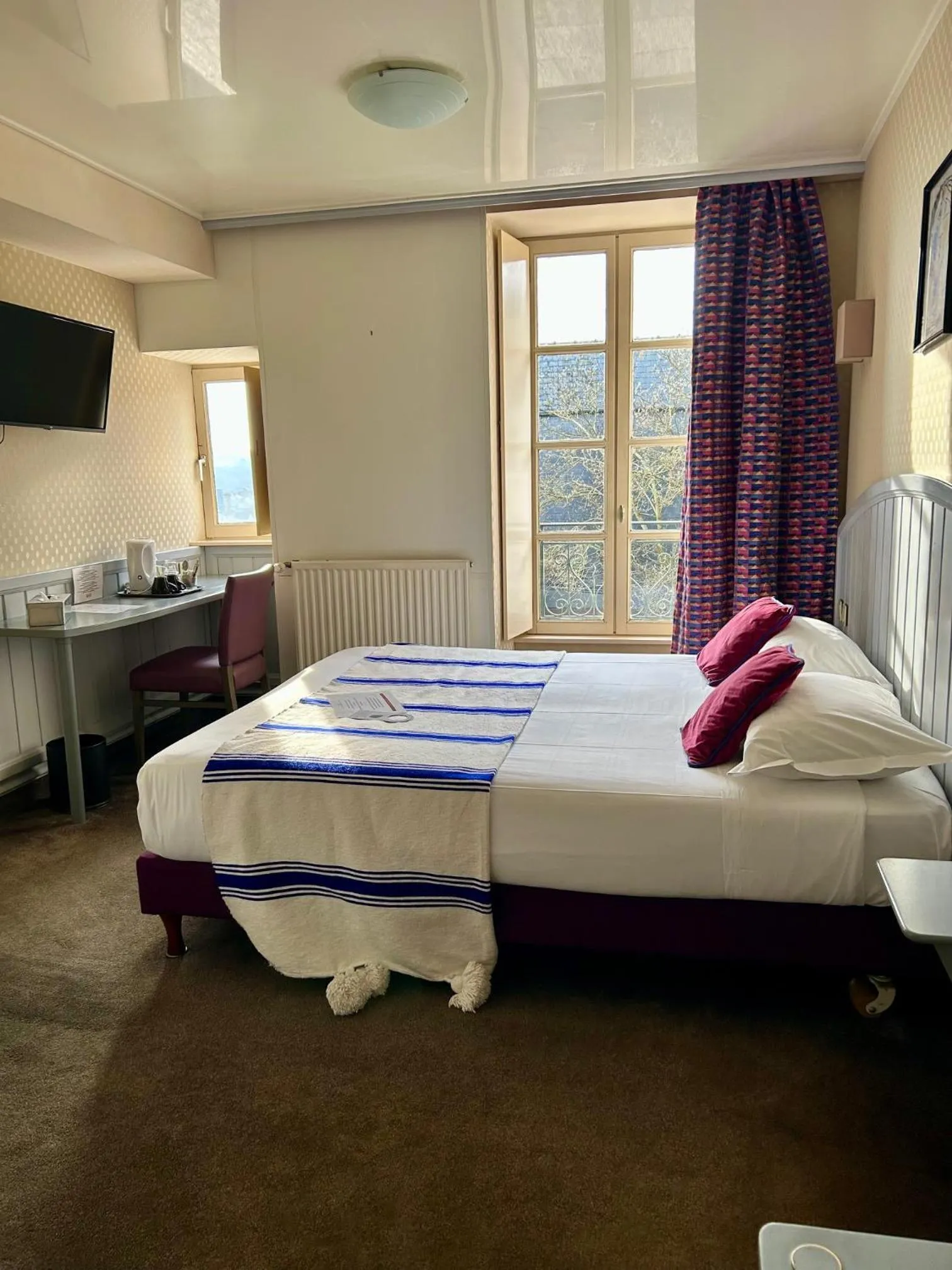 Bedroom, Bed in Cit'Hotel le Challonge