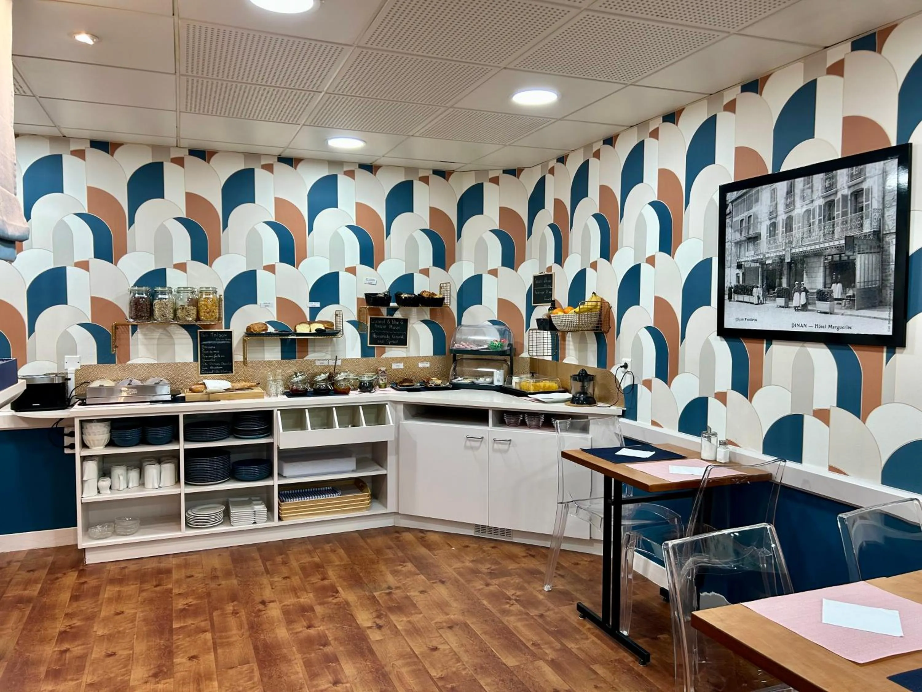 Breakfast in Cit'Hotel le Challonge