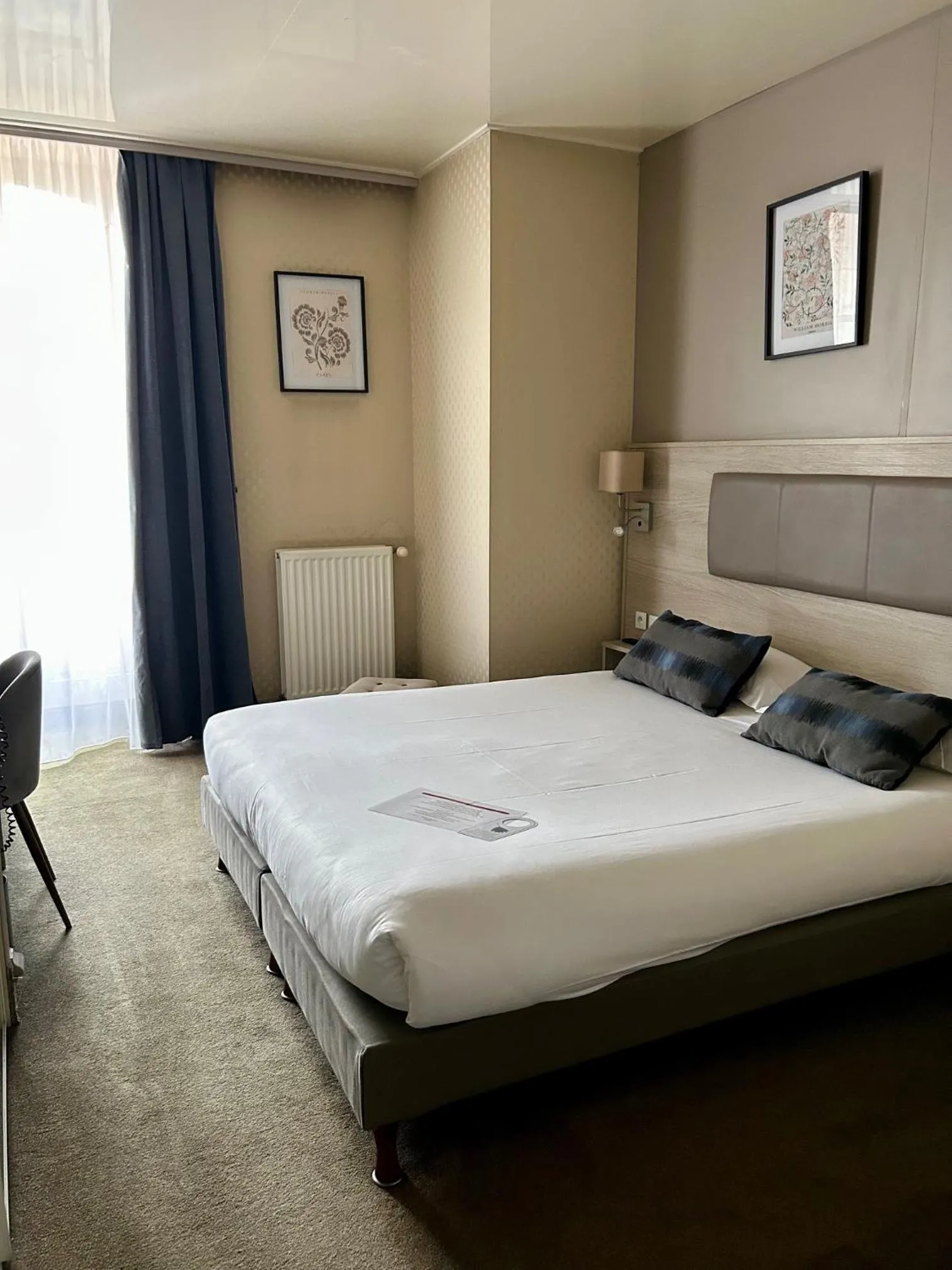 Bedroom, Bed in Cit'Hotel le Challonge