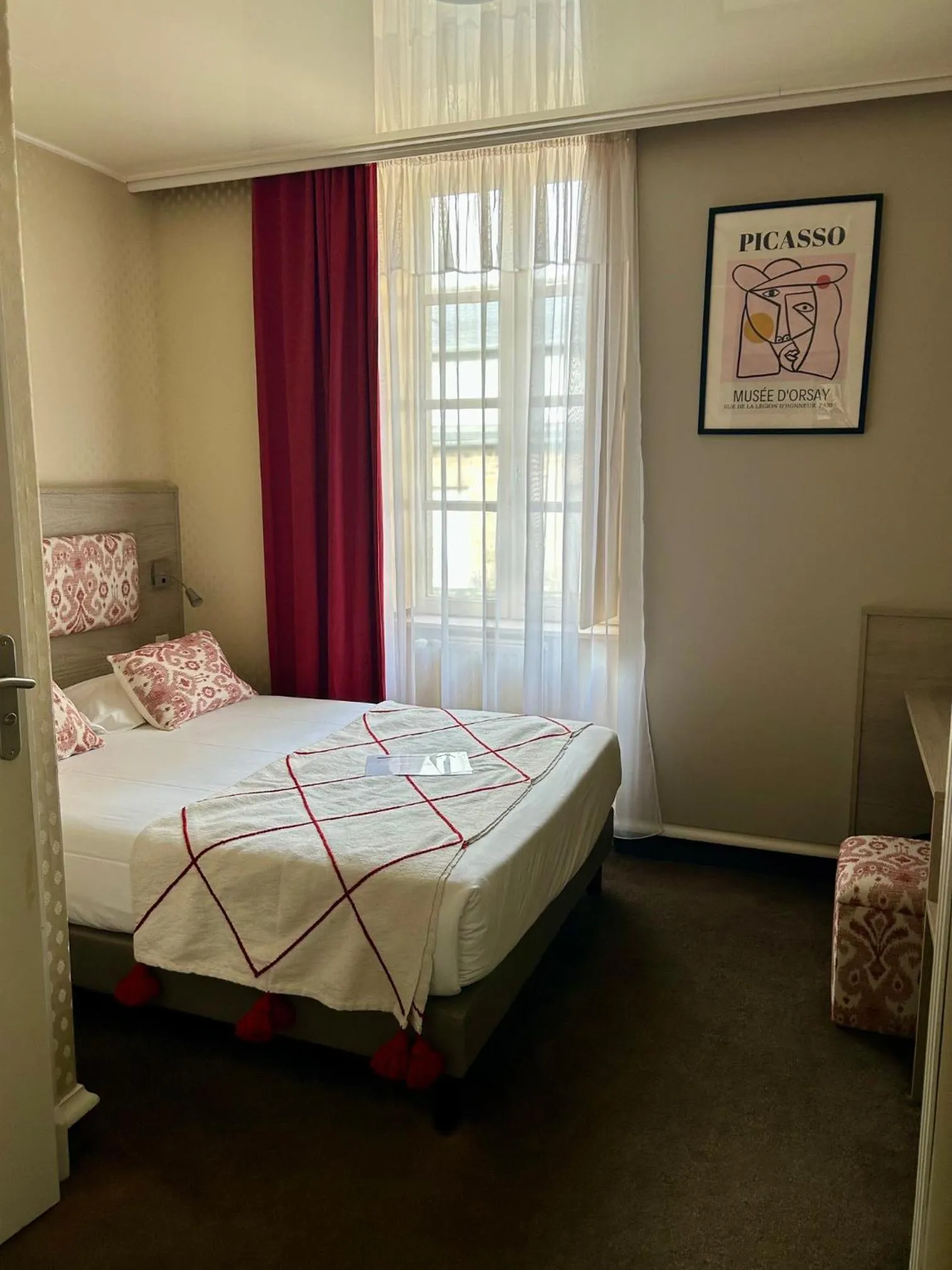 Bedroom, Bed in Cit'Hotel le Challonge