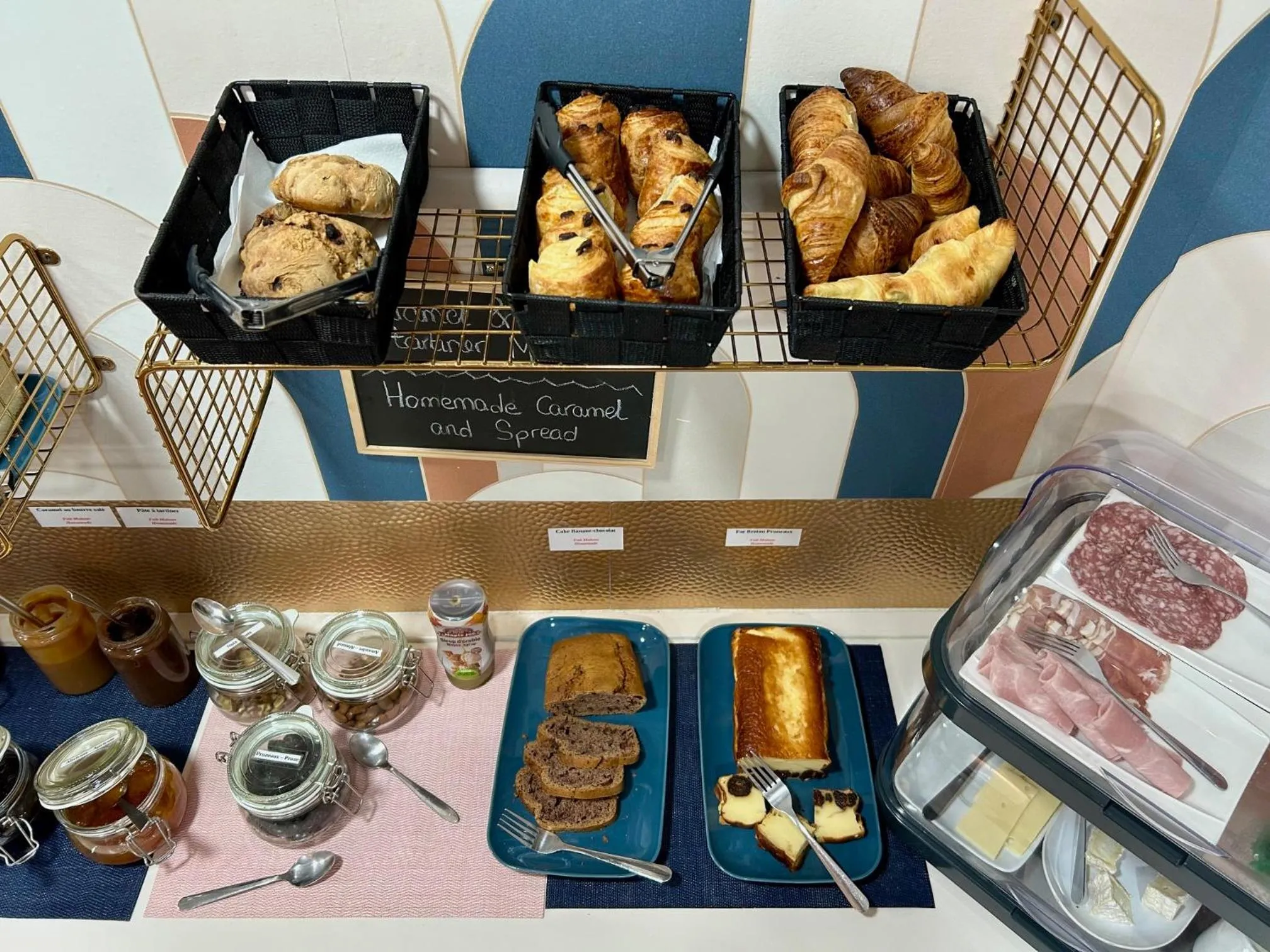 Food and drinks in Cit'Hotel le Challonge