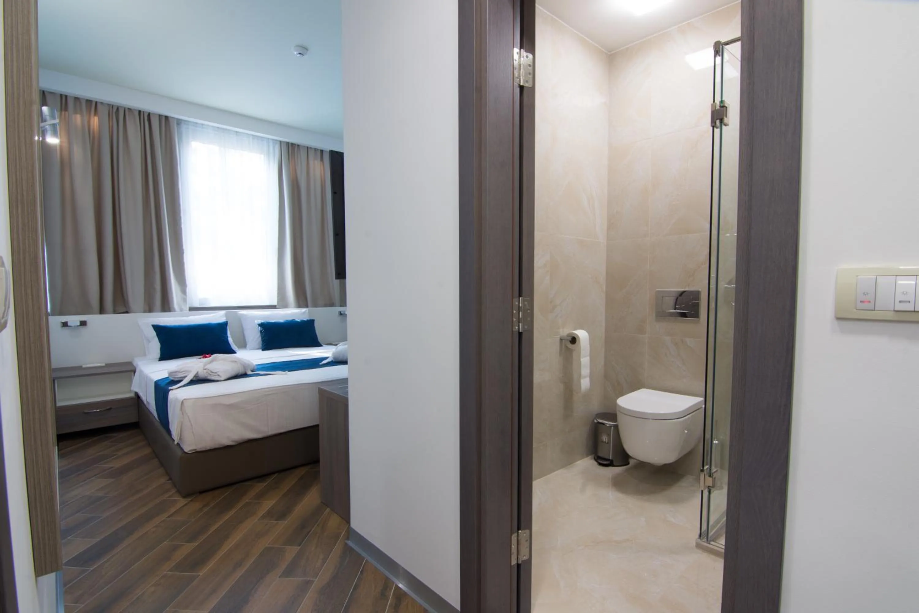 Bathroom, Bed in Omia