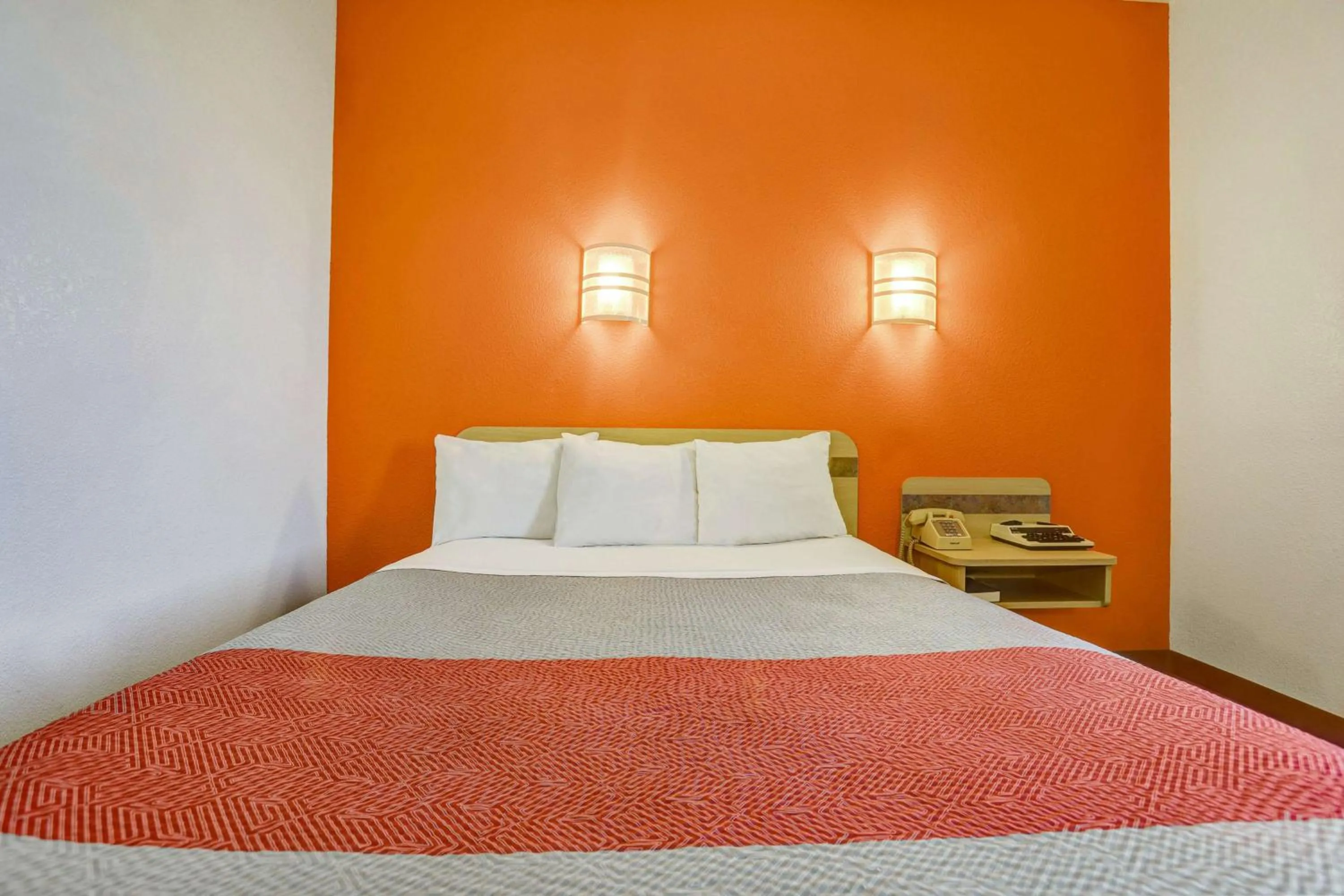 Photo of the whole room, Bed in Motel 6-Lemoore, CA