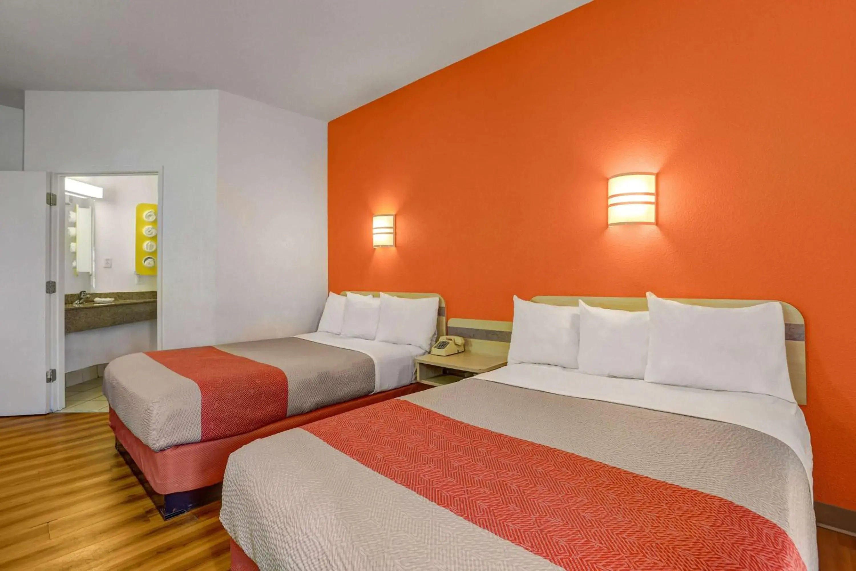 Quadruple Room - single occupancy - Non-Smoking in Motel 6-Lemoore, CA Quadruple Room - single occupancy - Non-Smoking in Motel 6-Lemoore, CA