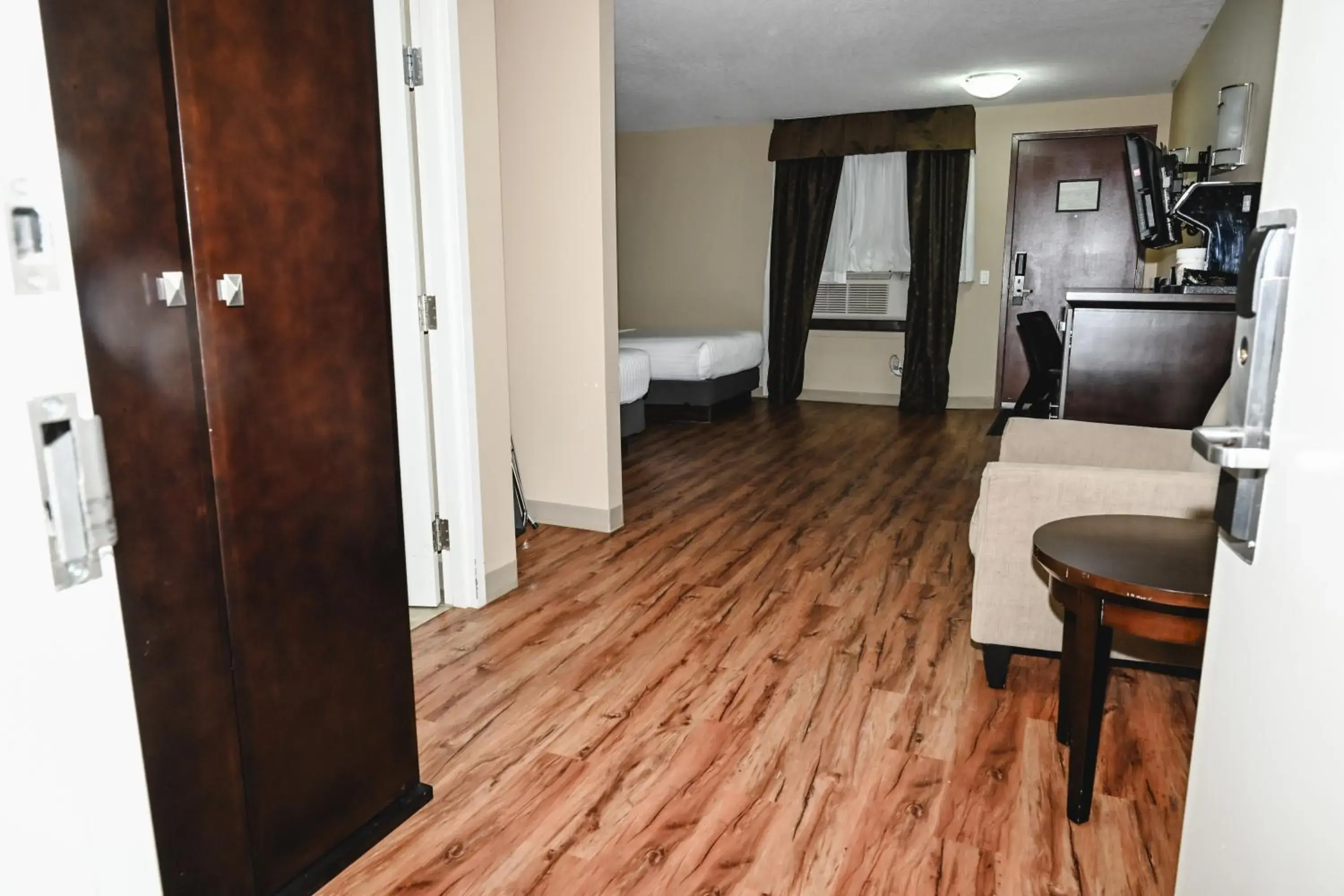 Accessible Standard Room with Two Double Beds in Quality Hotel & Conference Centre Accessible Standard Room with Two Double Beds in Quality Hotel & Conference Centre