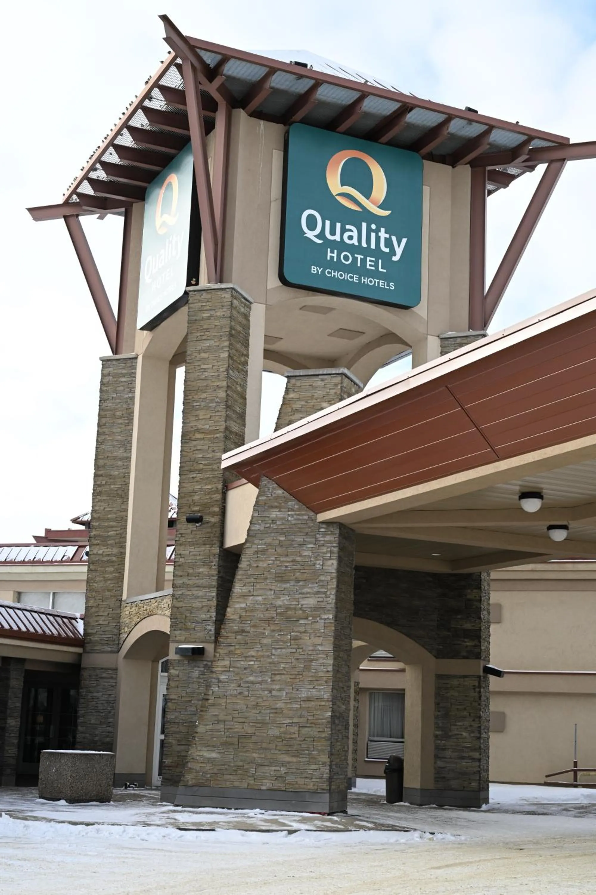 Property building in Quality Hotel & Conference Centre