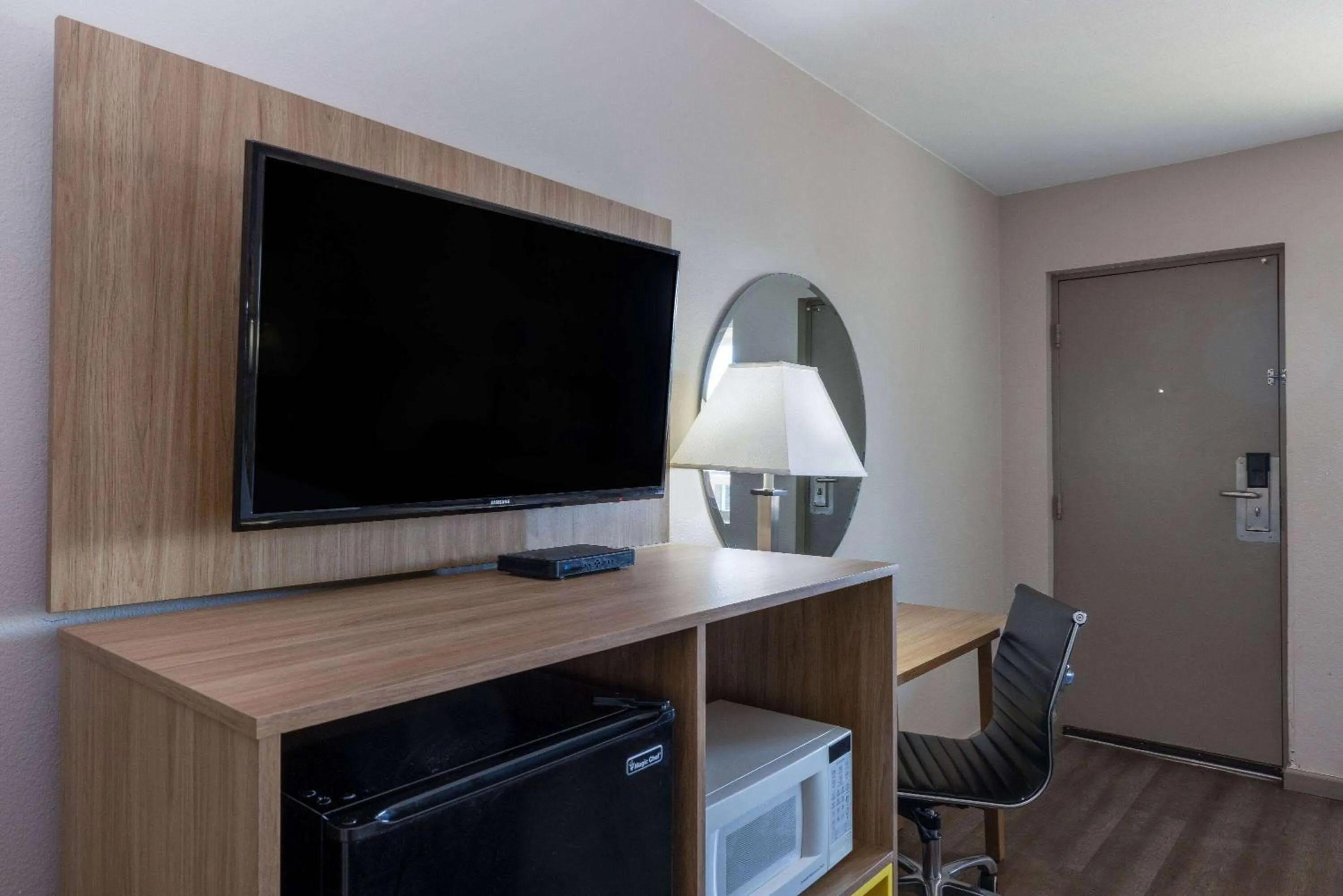 Photo of the whole room in Days Inn by Wyndham Roswell