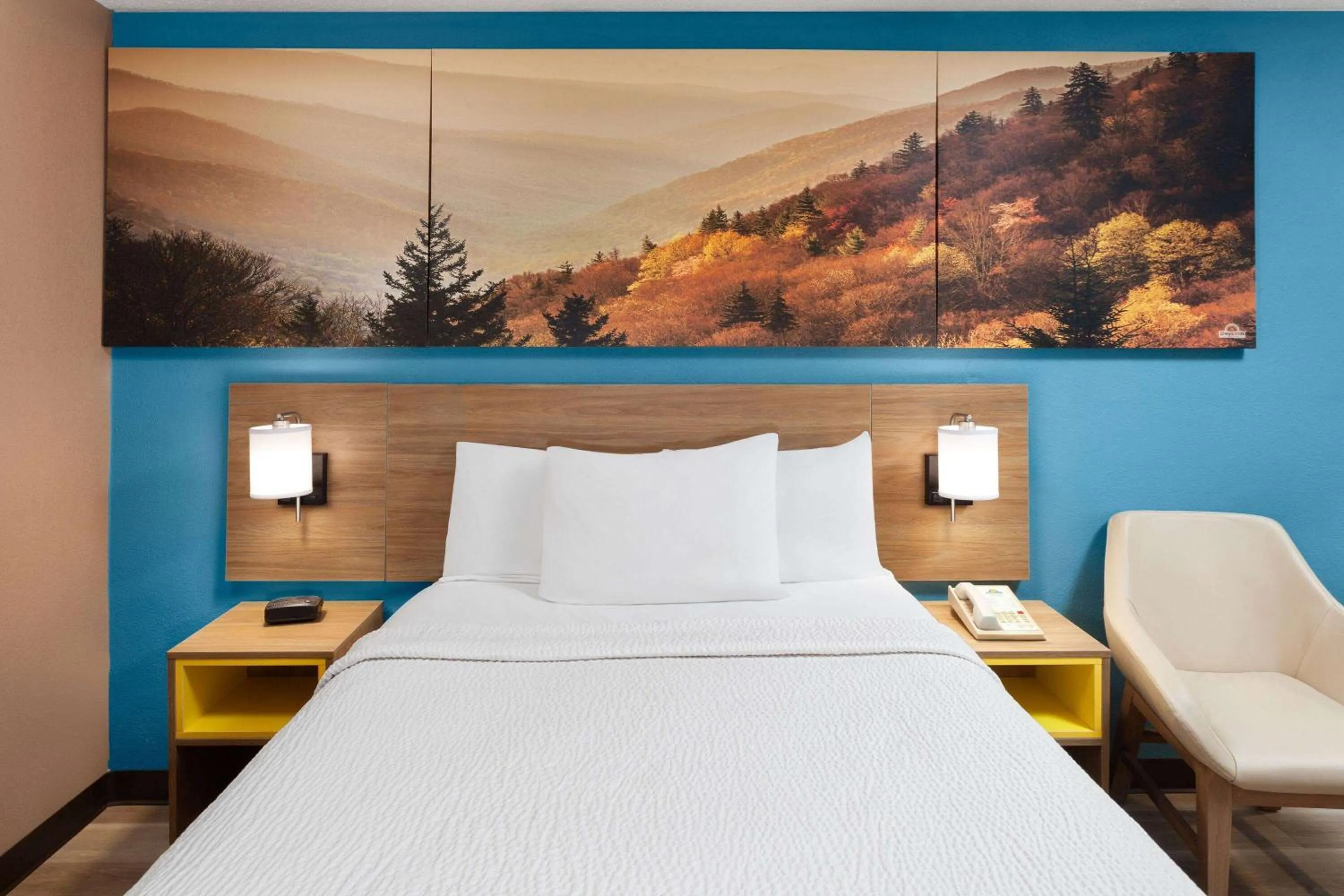 Photo of the whole room, Bed in Days Inn by Wyndham Shelby