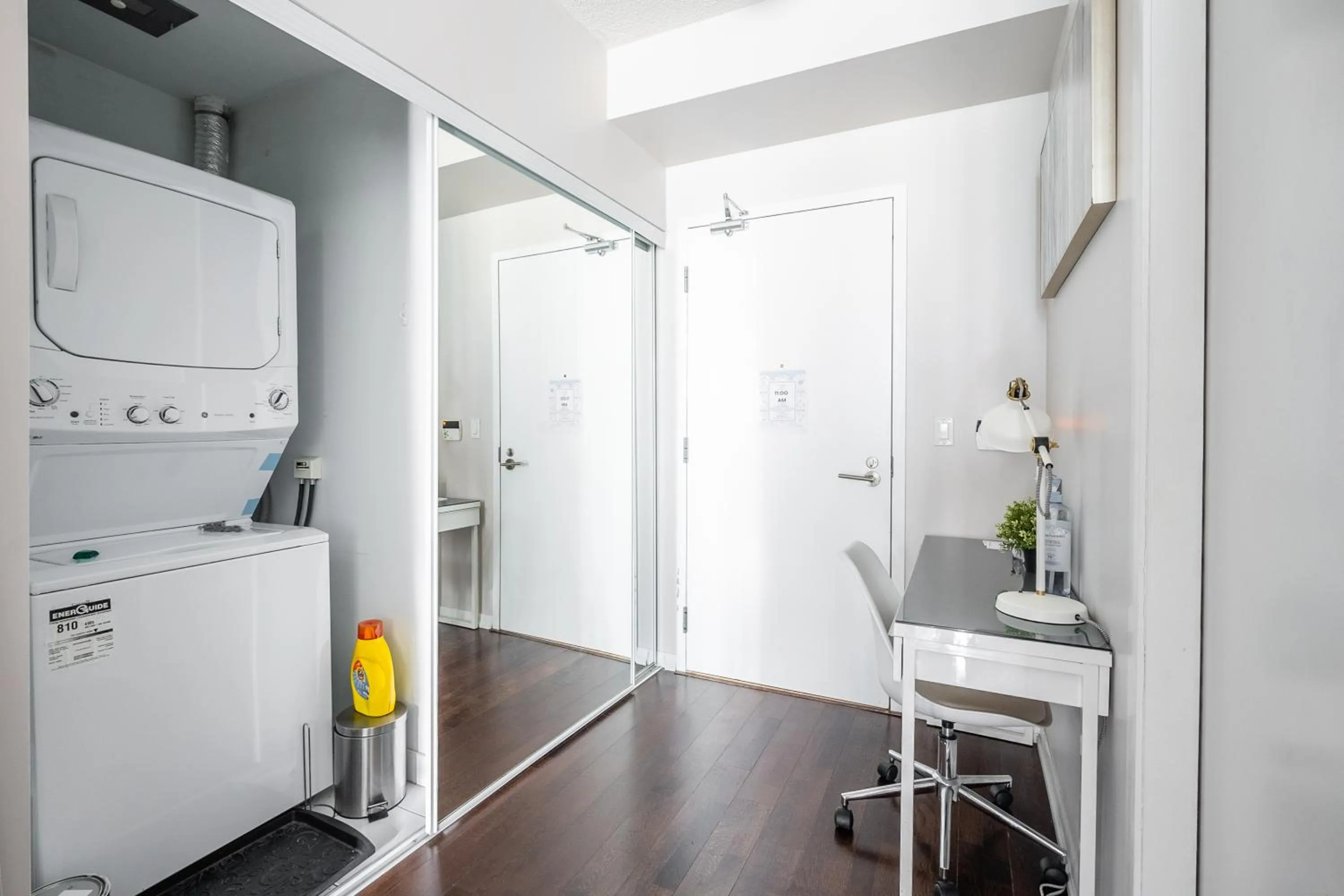 washing machine in GLOBALSTAY Magnificent Condos in DT