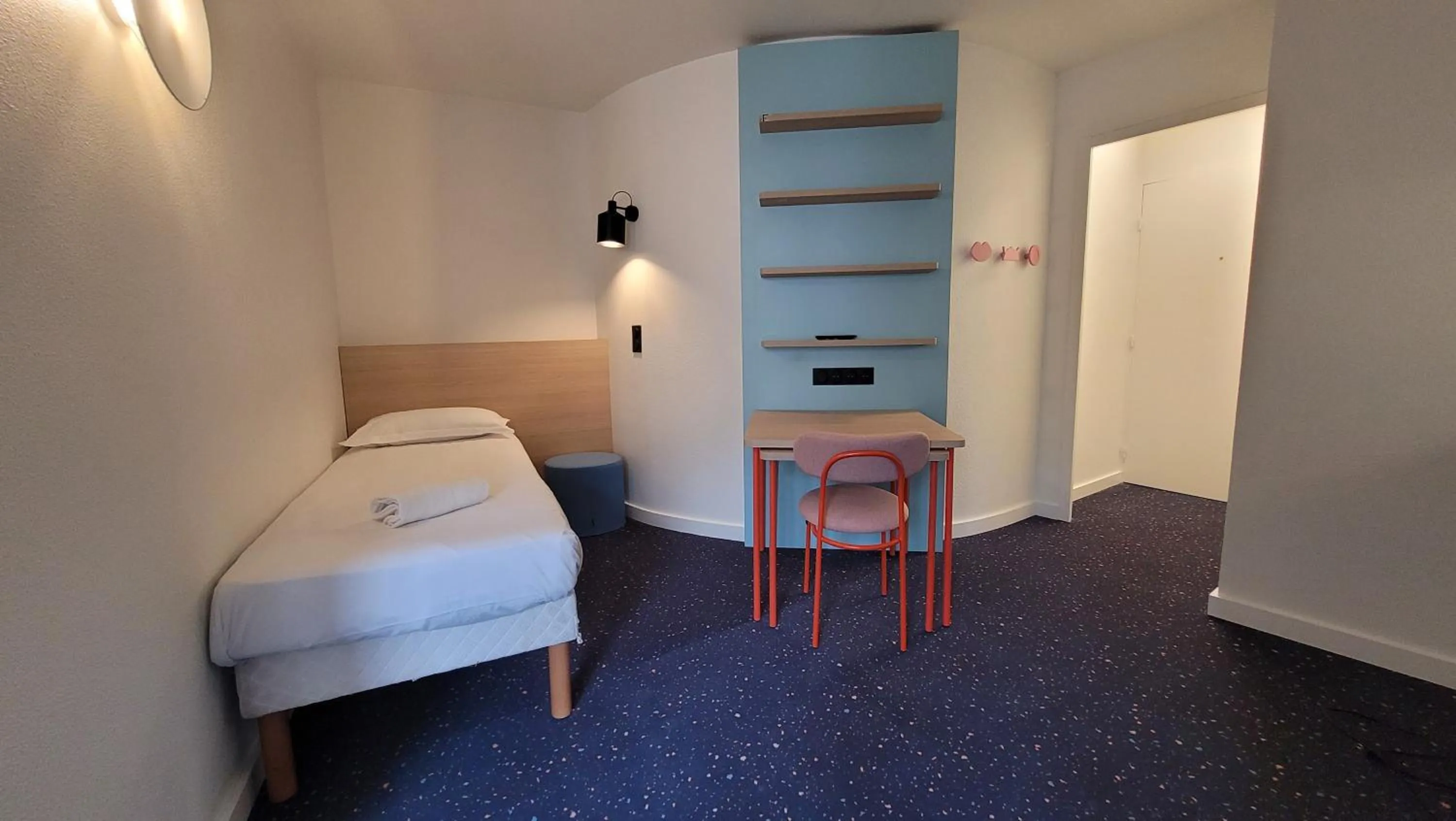 Bed in Hôtel et Résidence Les Lauréades Clermont-Ferrand Centre Jaude