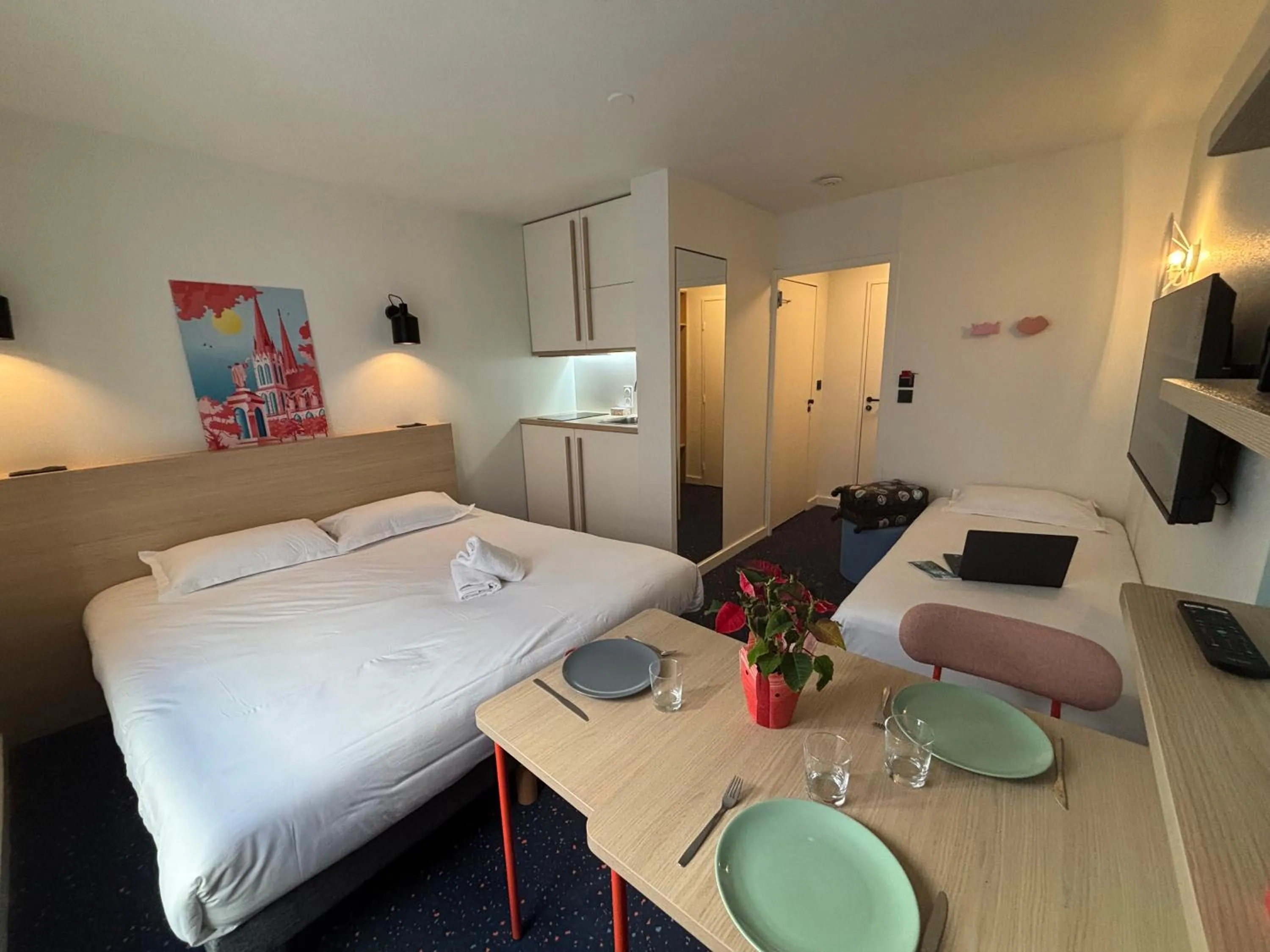 Bed in Hôtel et Résidence Les Lauréades Clermont-Ferrand Centre Jaude