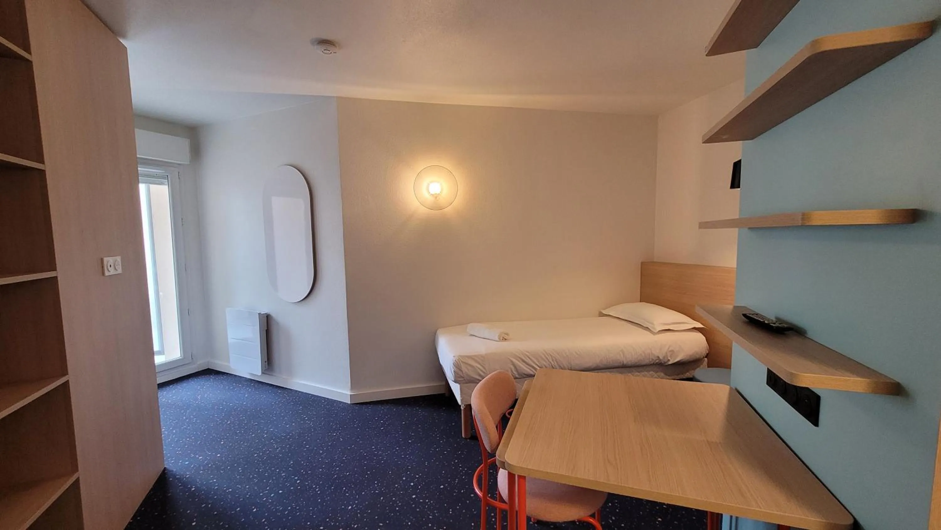 Bed in Hôtel et Résidence Les Lauréades Clermont-Ferrand Centre Jaude