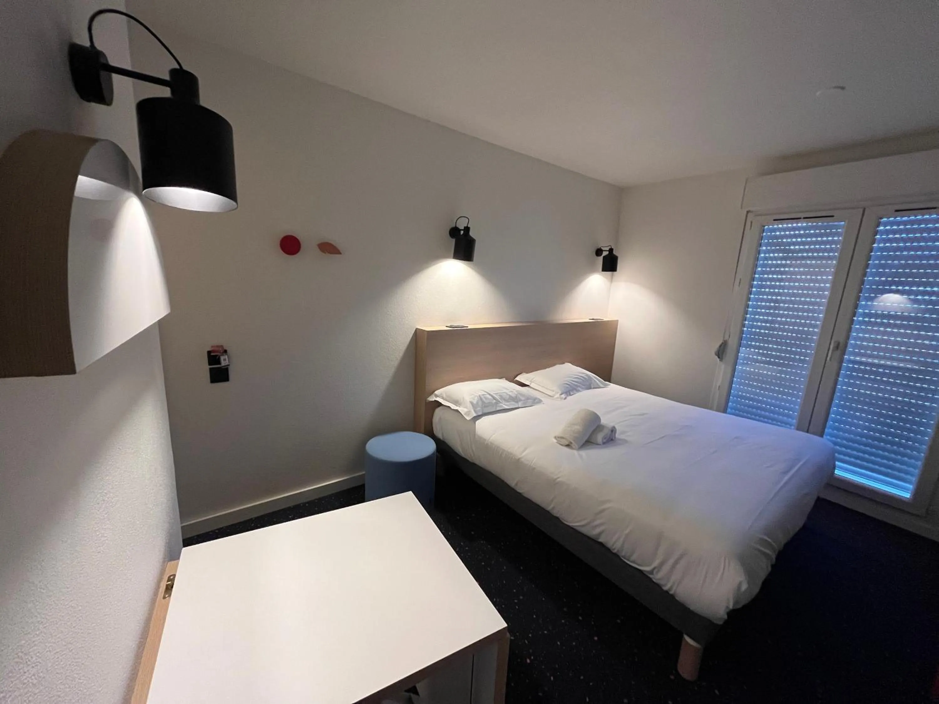 Photo of the whole room, Bed in Hôtel et Résidence Les Lauréades Clermont-Ferrand Centre Jaude