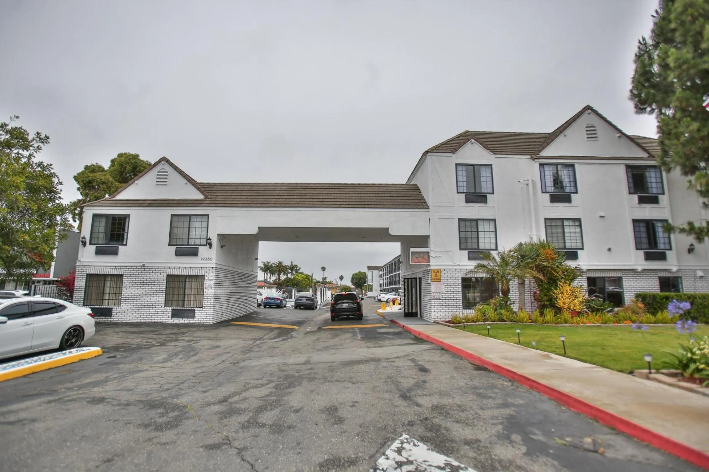 Property building in Best Western Surf City