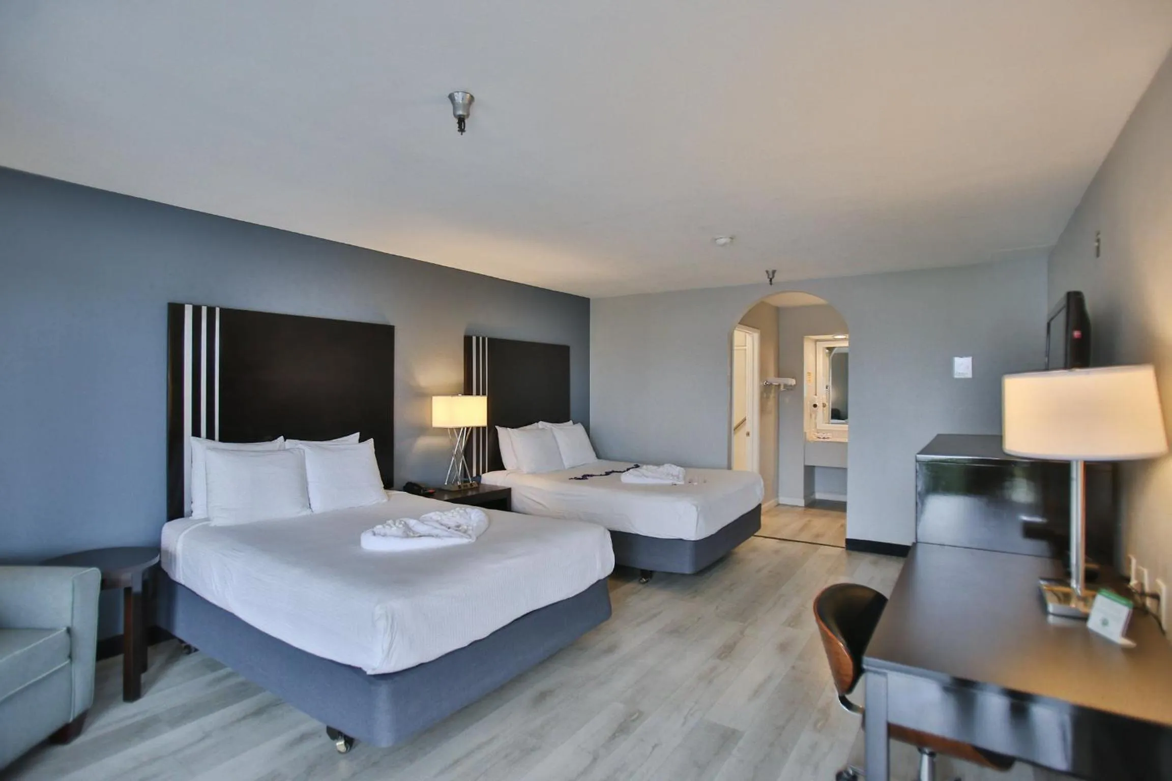 Bedroom, Bed in Best Western Surf City