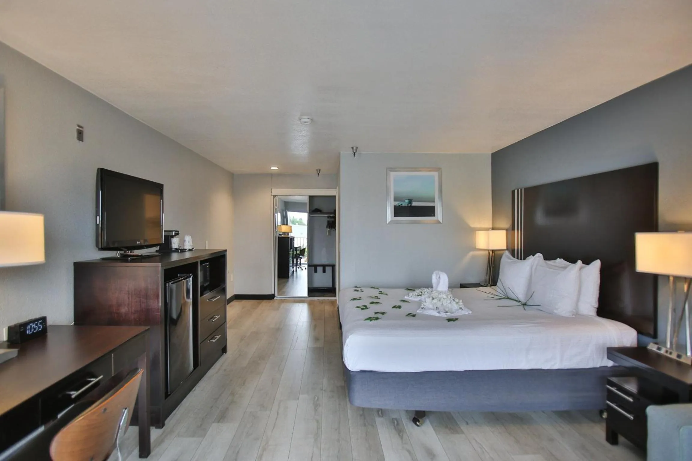 Bed in Best Western Surf City