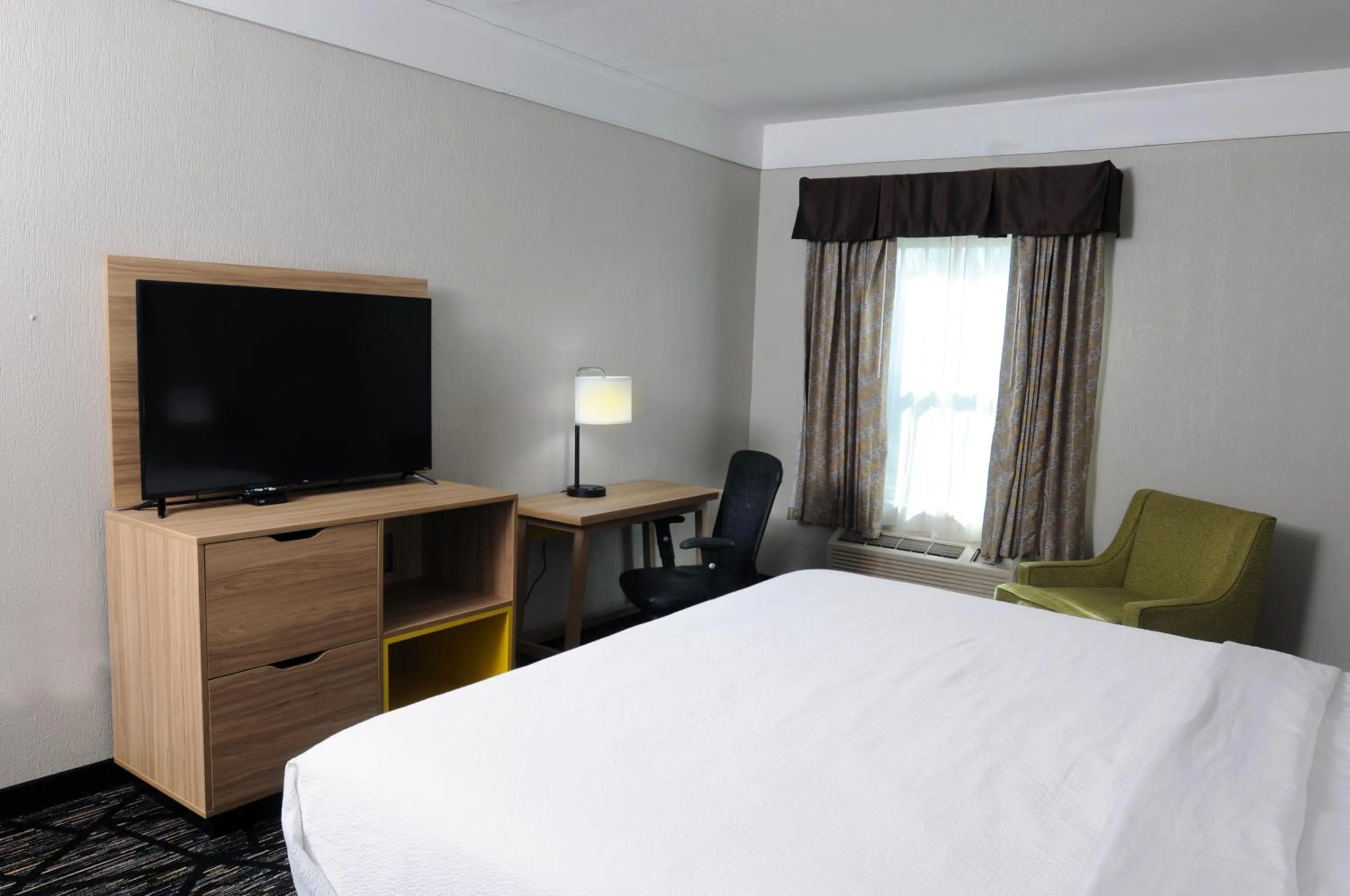 Bed in Days Inn by Wyndham Denham Springs-Baton Rouge East