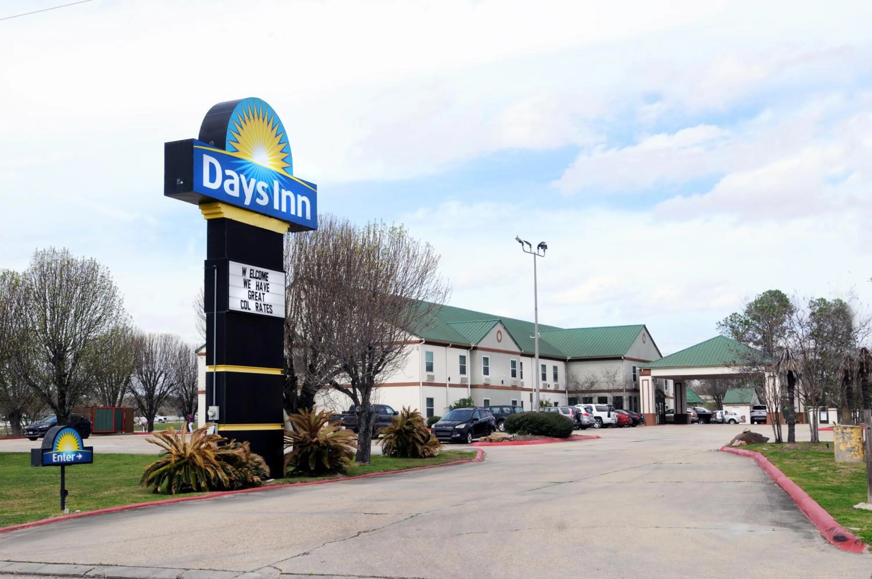 Property building in Days Inn by Wyndham Denham Springs-Baton Rouge East