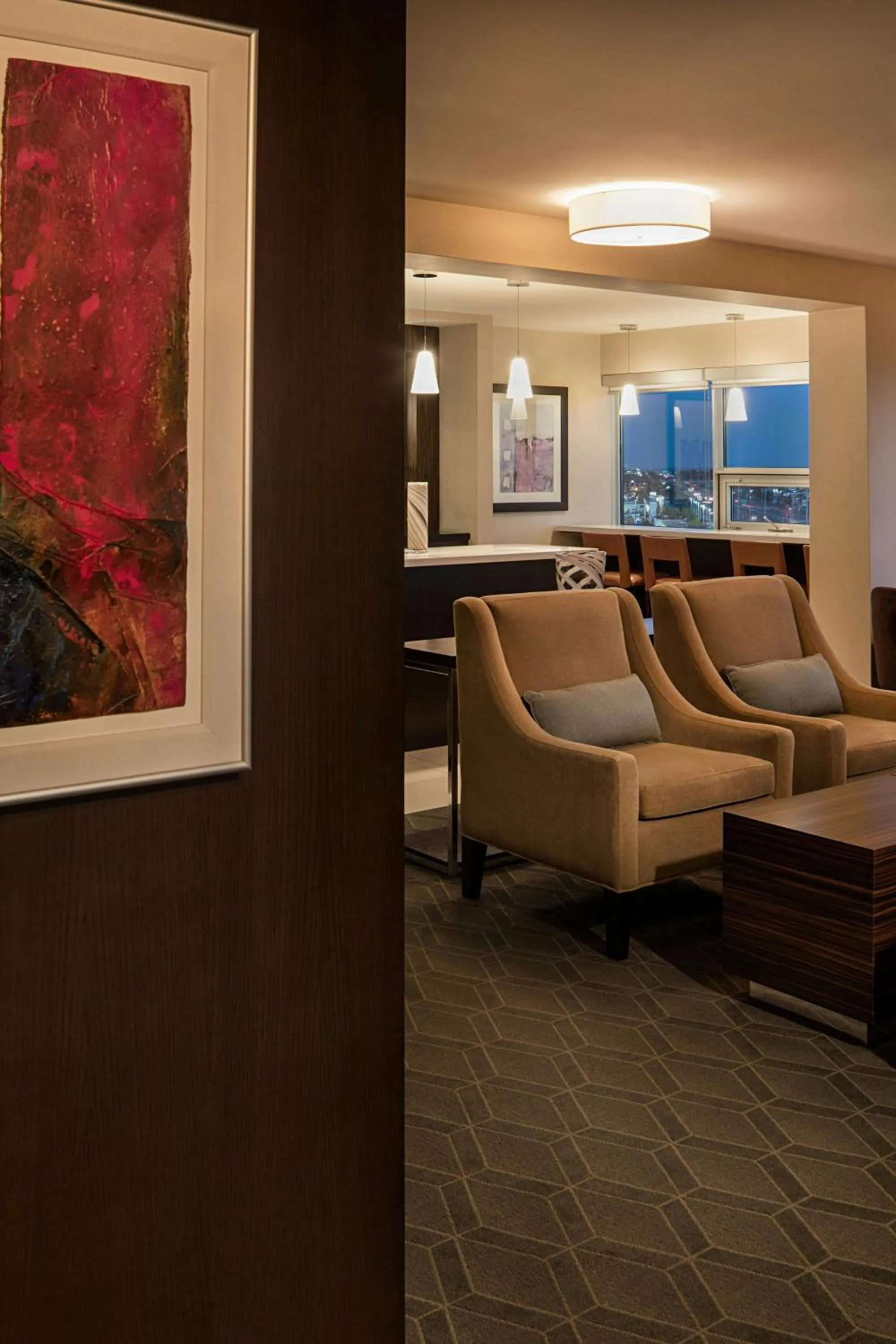 Lounge or bar in Sheraton Cavalier Calgary Hotel