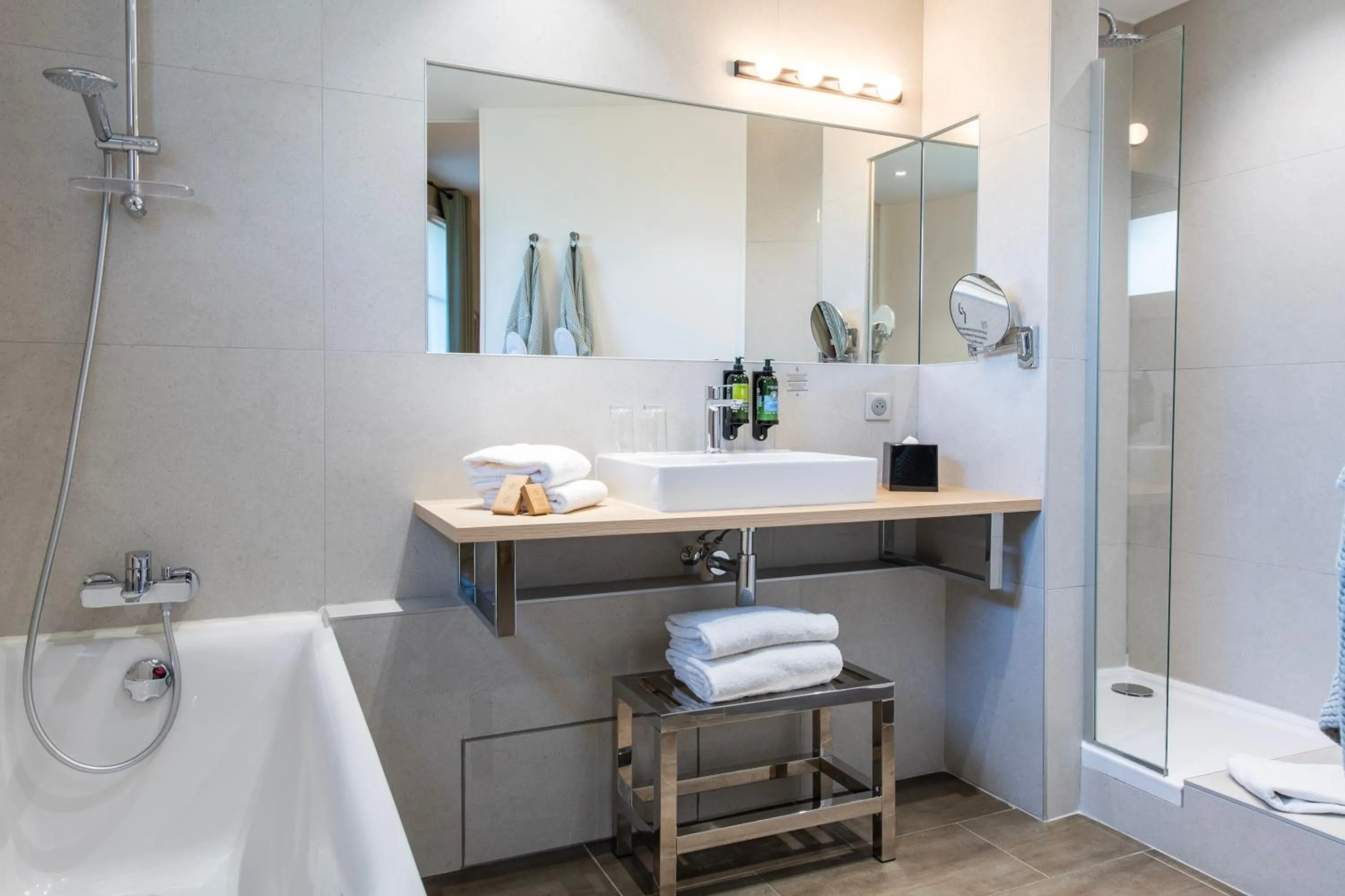 Shower in Hôtel Boutique Cézanne centre Aix-en-Provence