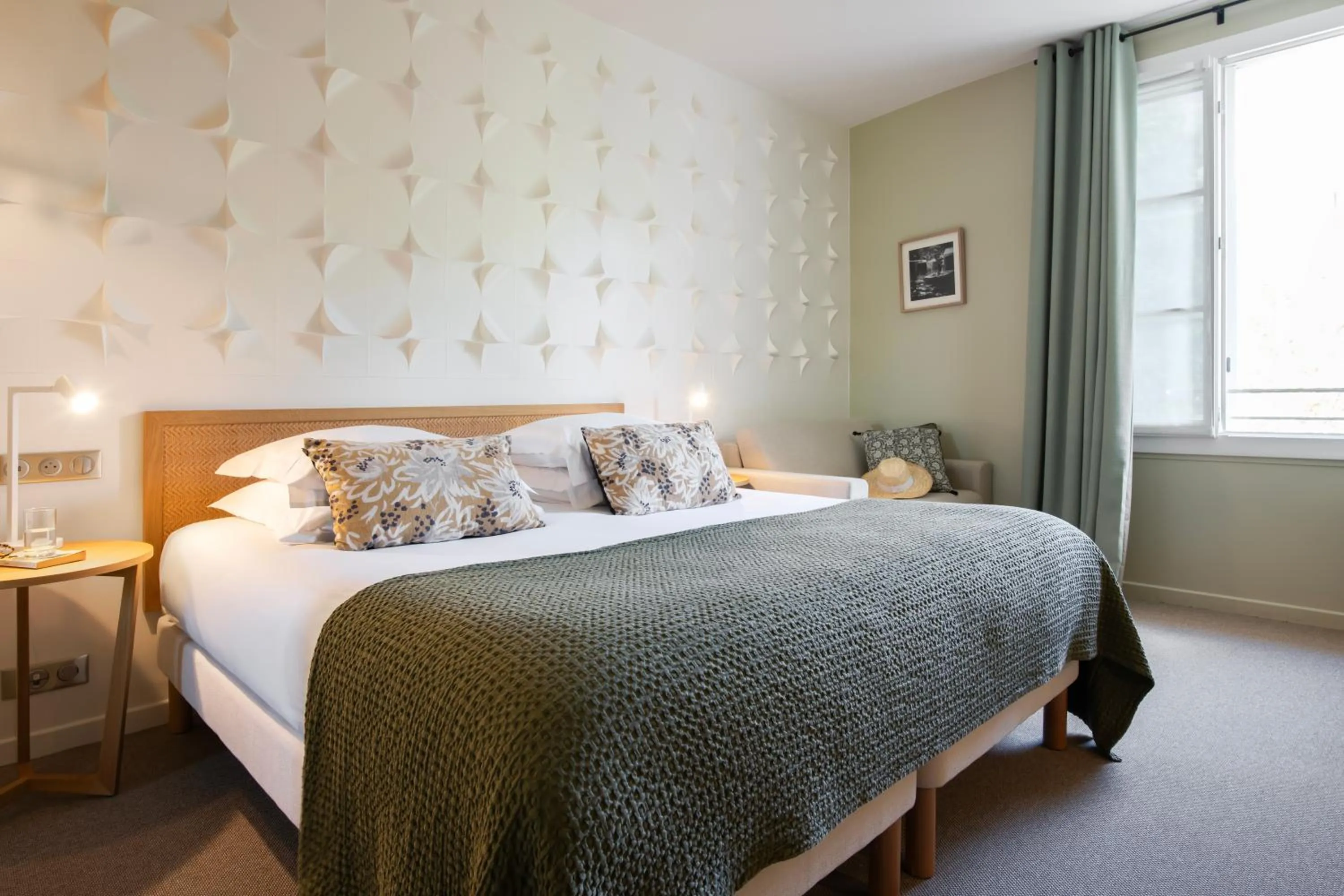 Bedroom, Bed in Hôtel Boutique Cézanne centre Aix-en-Provence