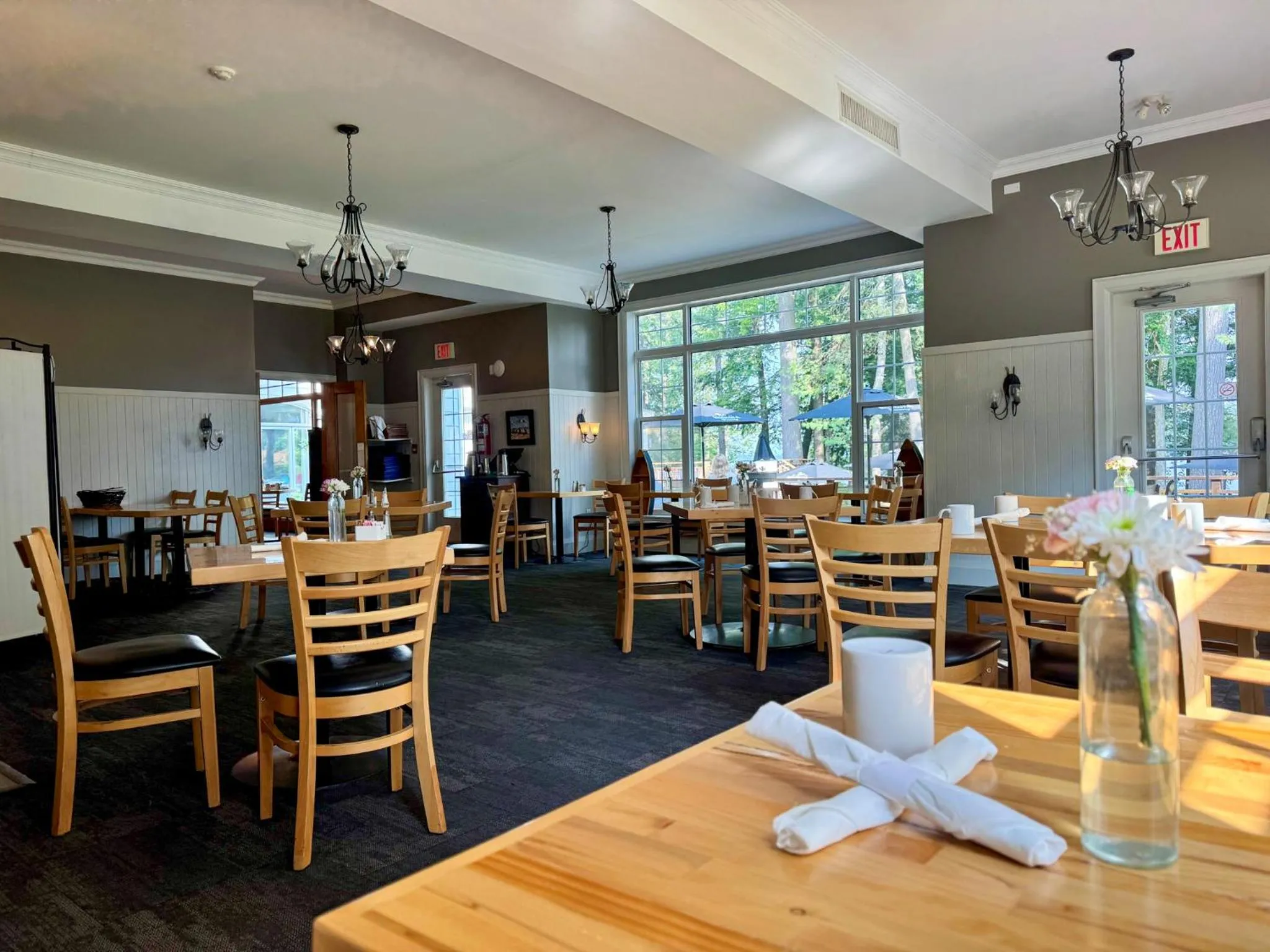 Dining area in Sherwood Inn