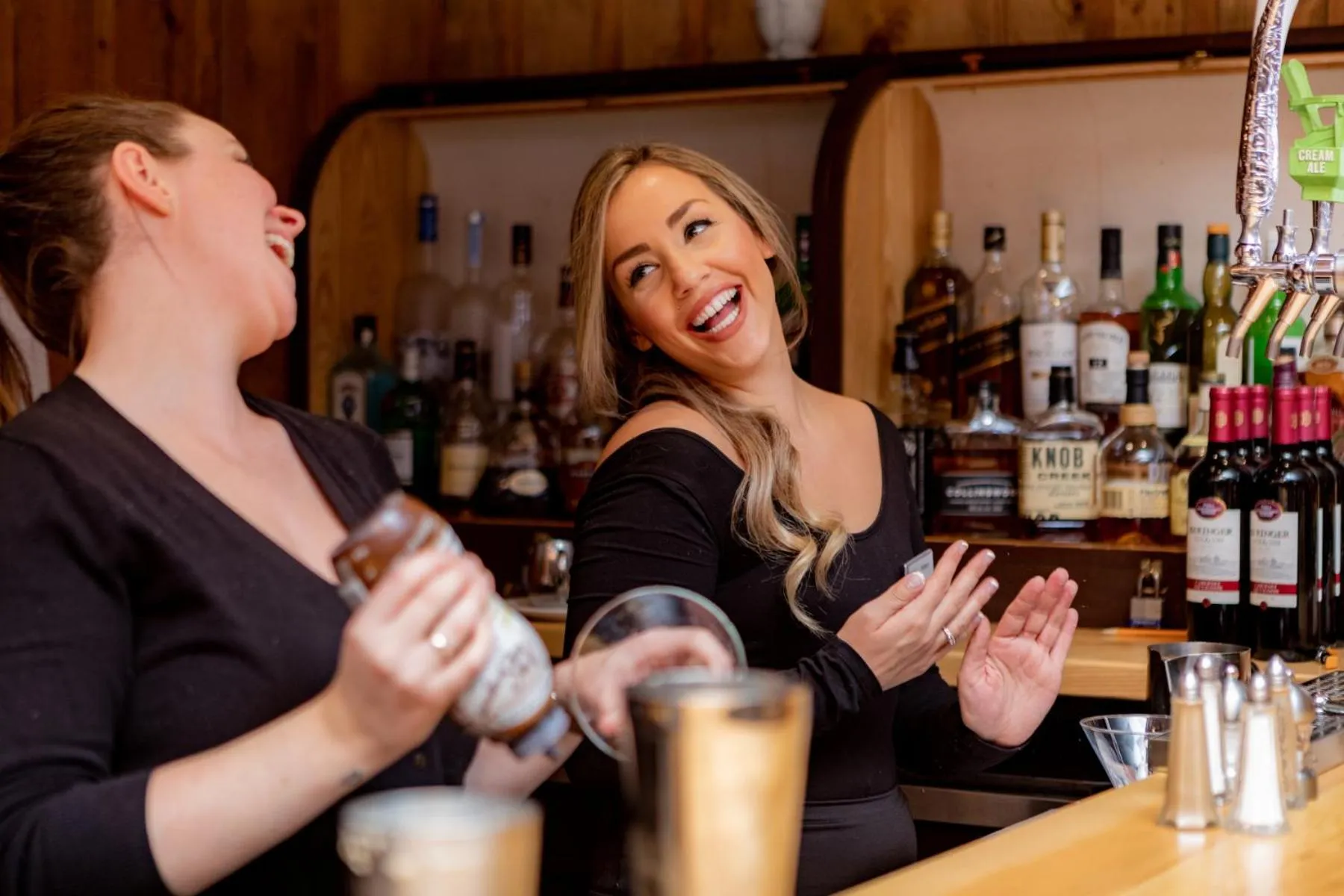 Lounge or bar in Sherwood Inn